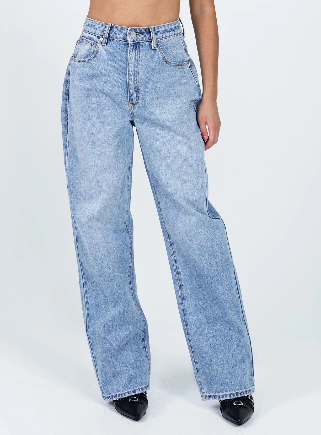 Lifestyle Outfit Mid Rise Fit Abrand Carrie Jean Candy Blue