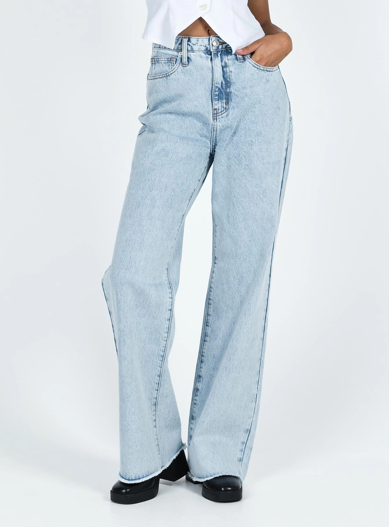 Comfort Wear Festival Outfit Comfy Artist Vibe Carey Denim Jeans Light Wash