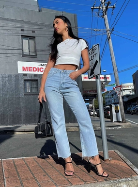 Neutral Mood Angela Cropped Jeans Light Wash Denim