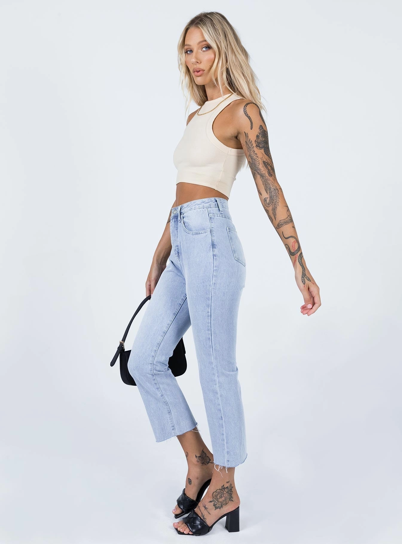 Casual Friday Picnic Style Nature Lover Shopping Day Adult Fashion Athlete Fit Angela Cropped Jeans Light Wash Denim