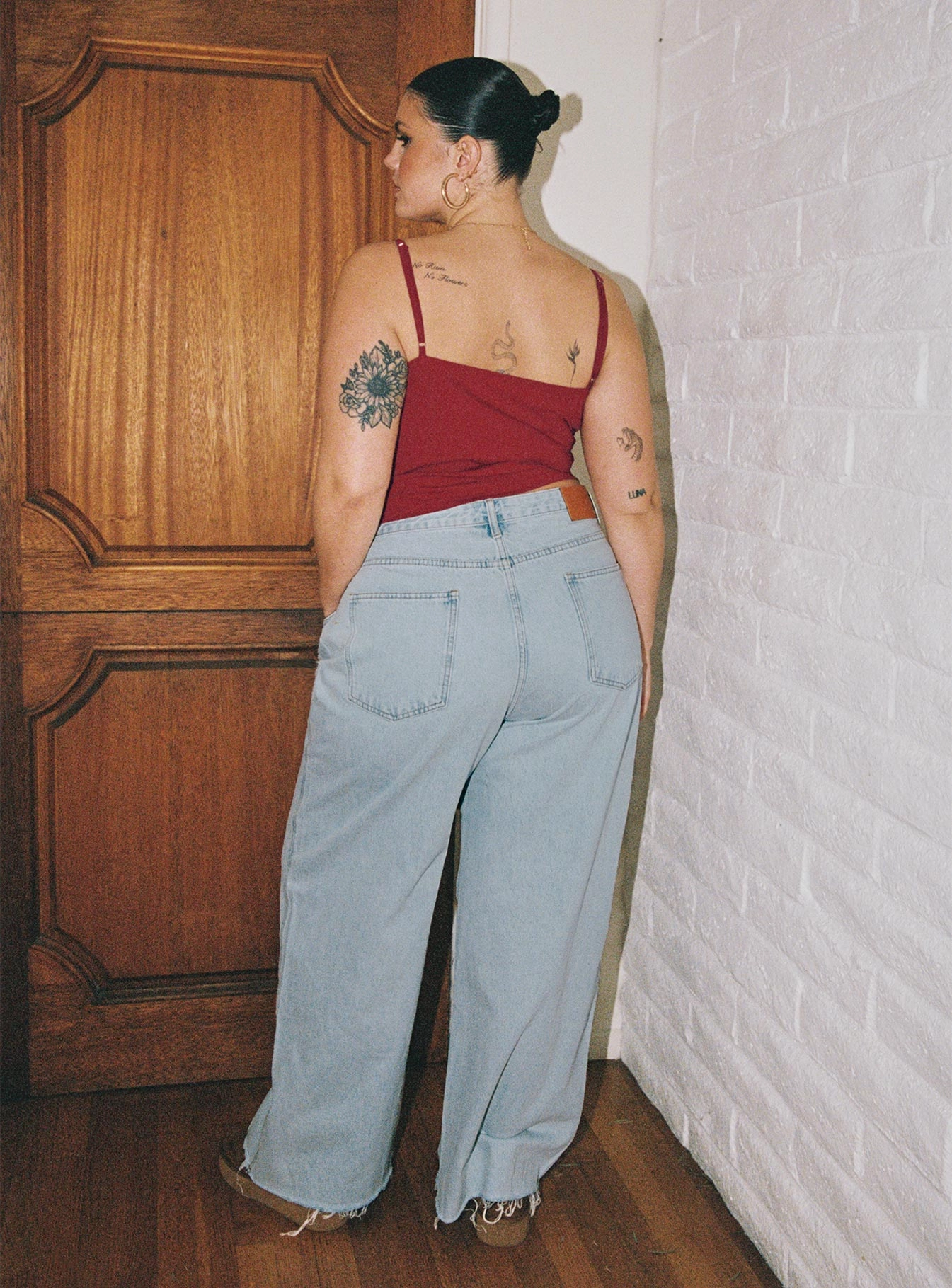 Four Way Stretch Fabric Holiday Vibes Athlete Fit Arlington Straight Leg Denim Jeans Light Wash Curve