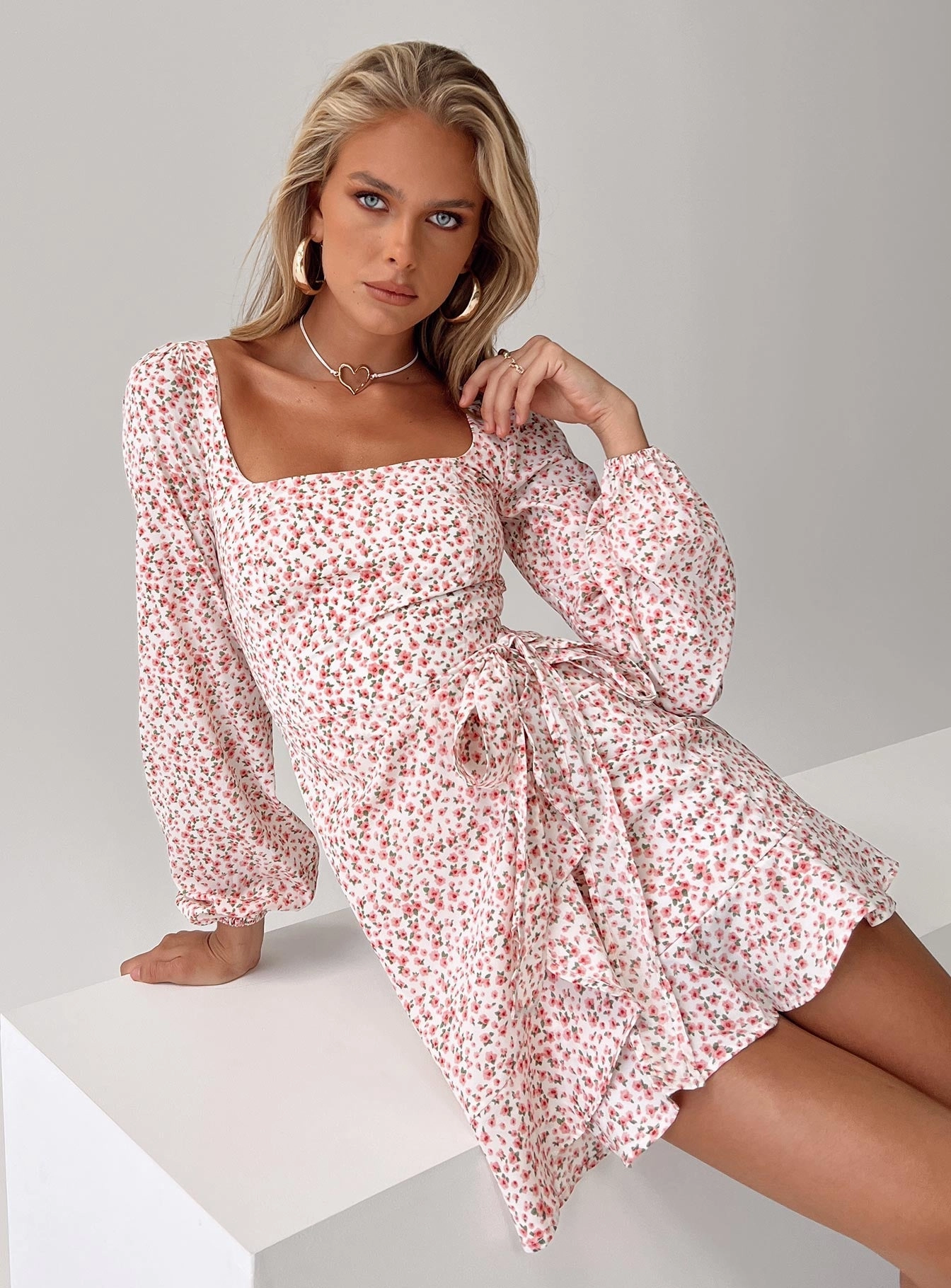 The Villa Mini Dress Floral soft look Square Neck
