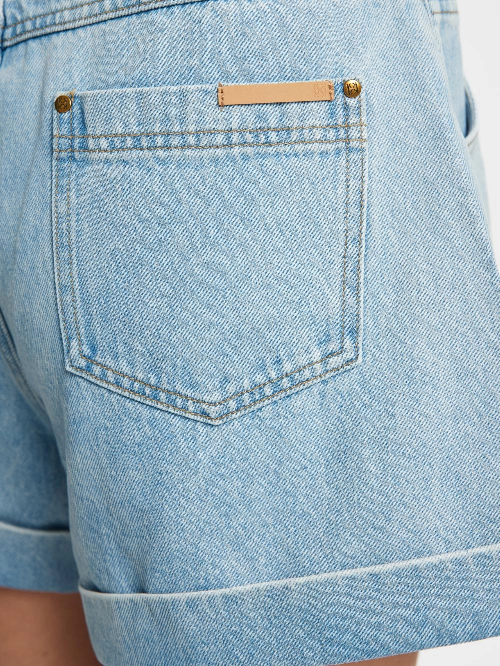 Slim Layer Airy Feel Avery Denim Short hypoallergenic material