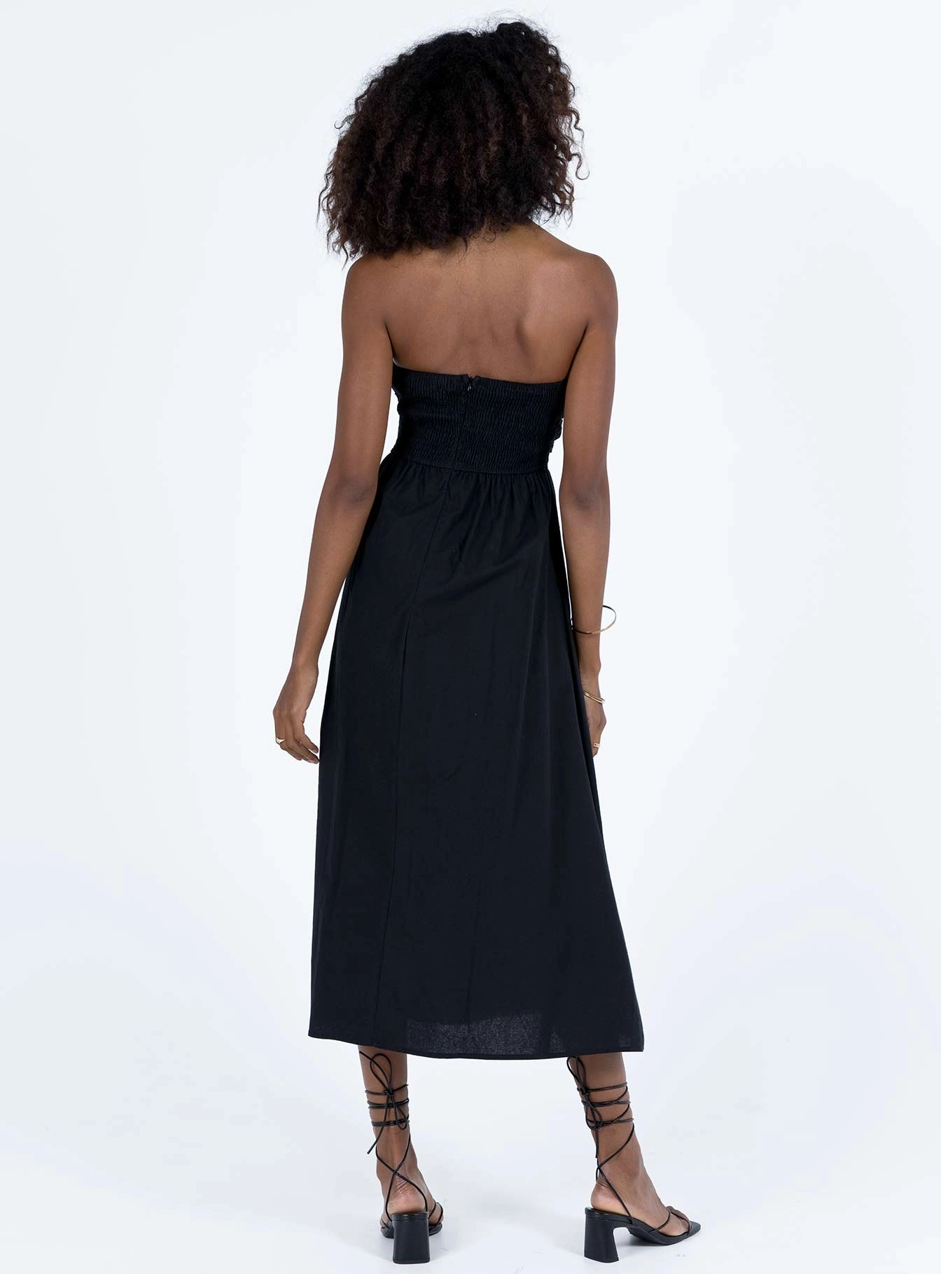 Barina Maxi Dress Black Shape Hug