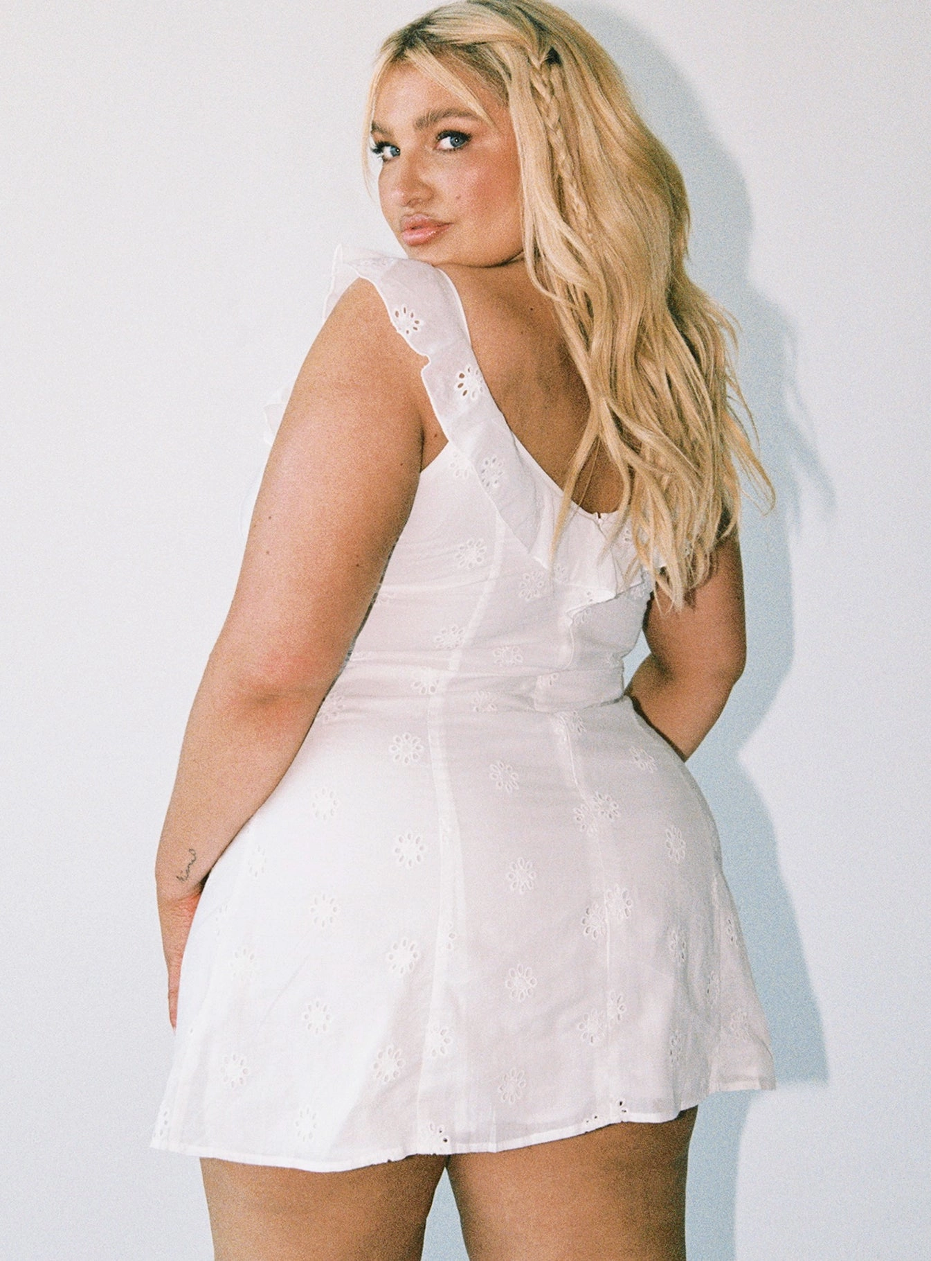 Love Glow Weekend Edge Besiana Mini Dress White Curve