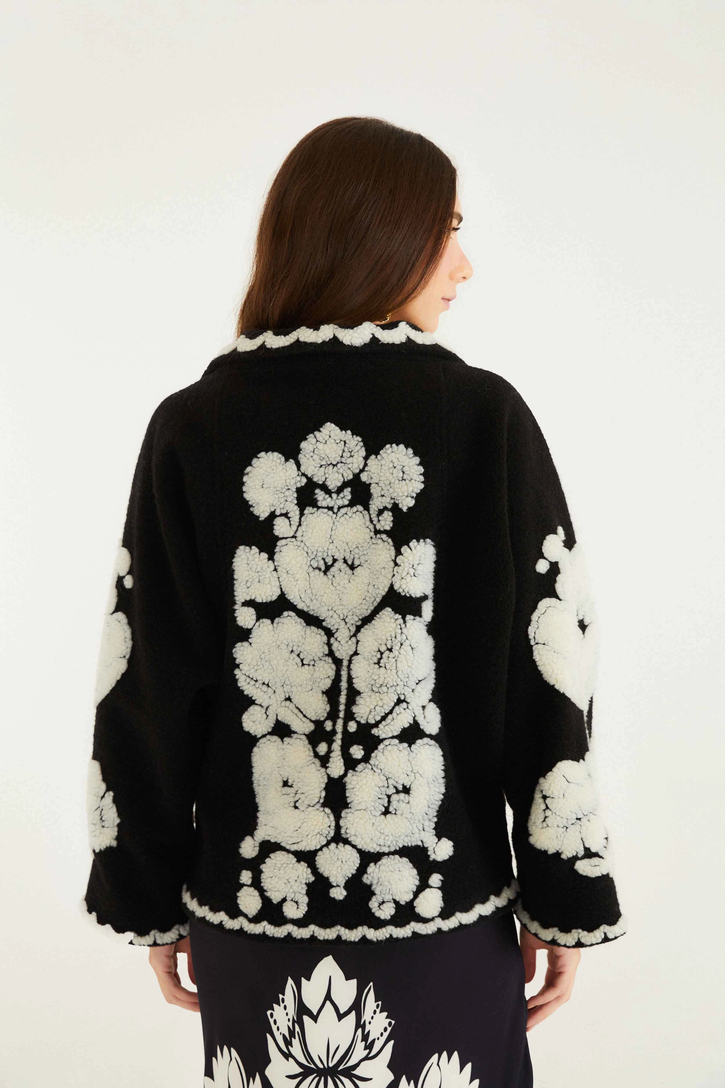 Weather Adaptive Ventilation Thermal Reflective Lining Black & White Floral Arabesque Fleece Coat