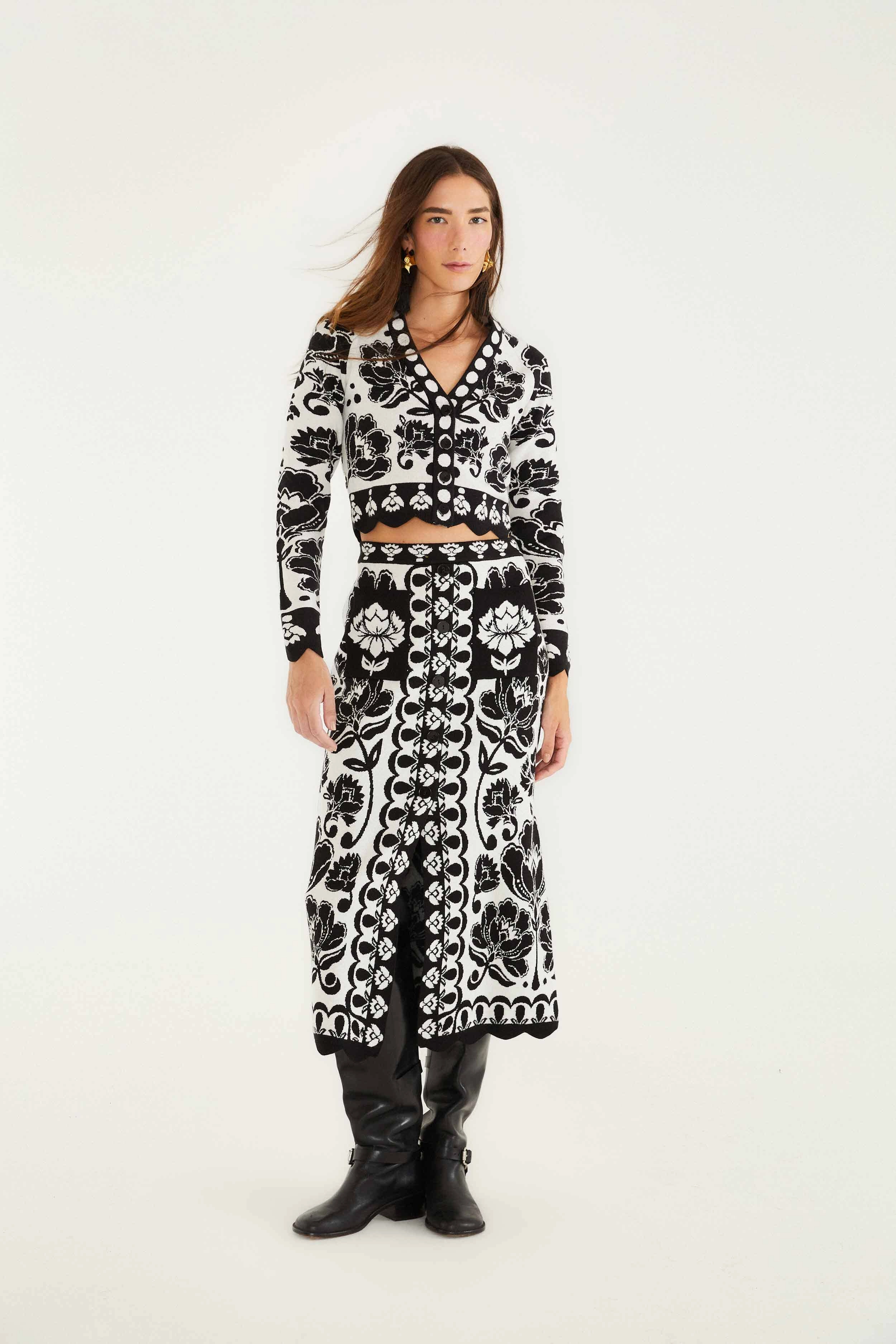 Statement Fashion Daily Mood Black & White Floral Arabesque Knit Skirt
