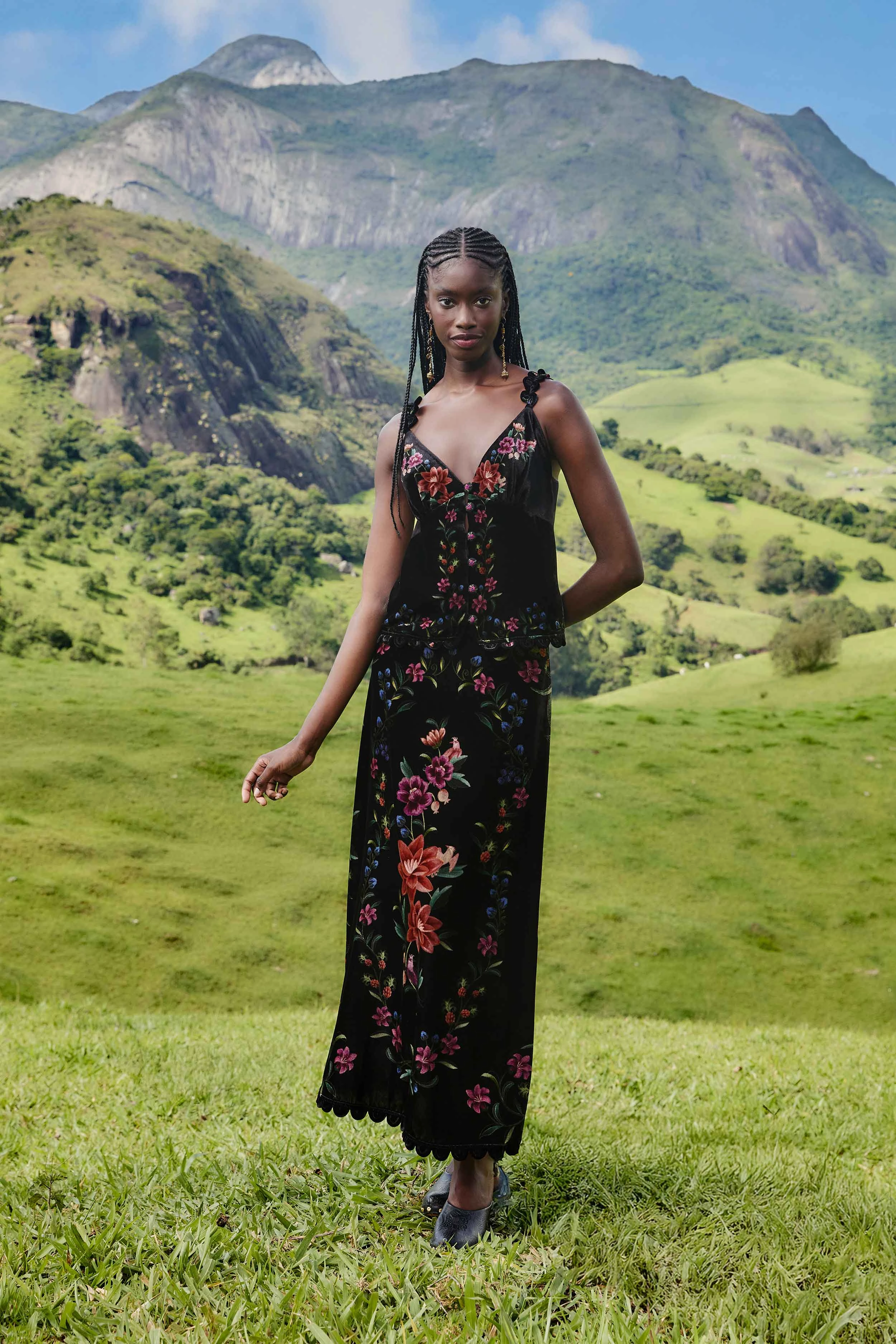 Fitted Cut Black Belle Garden Scallop Hem Midi Skirt