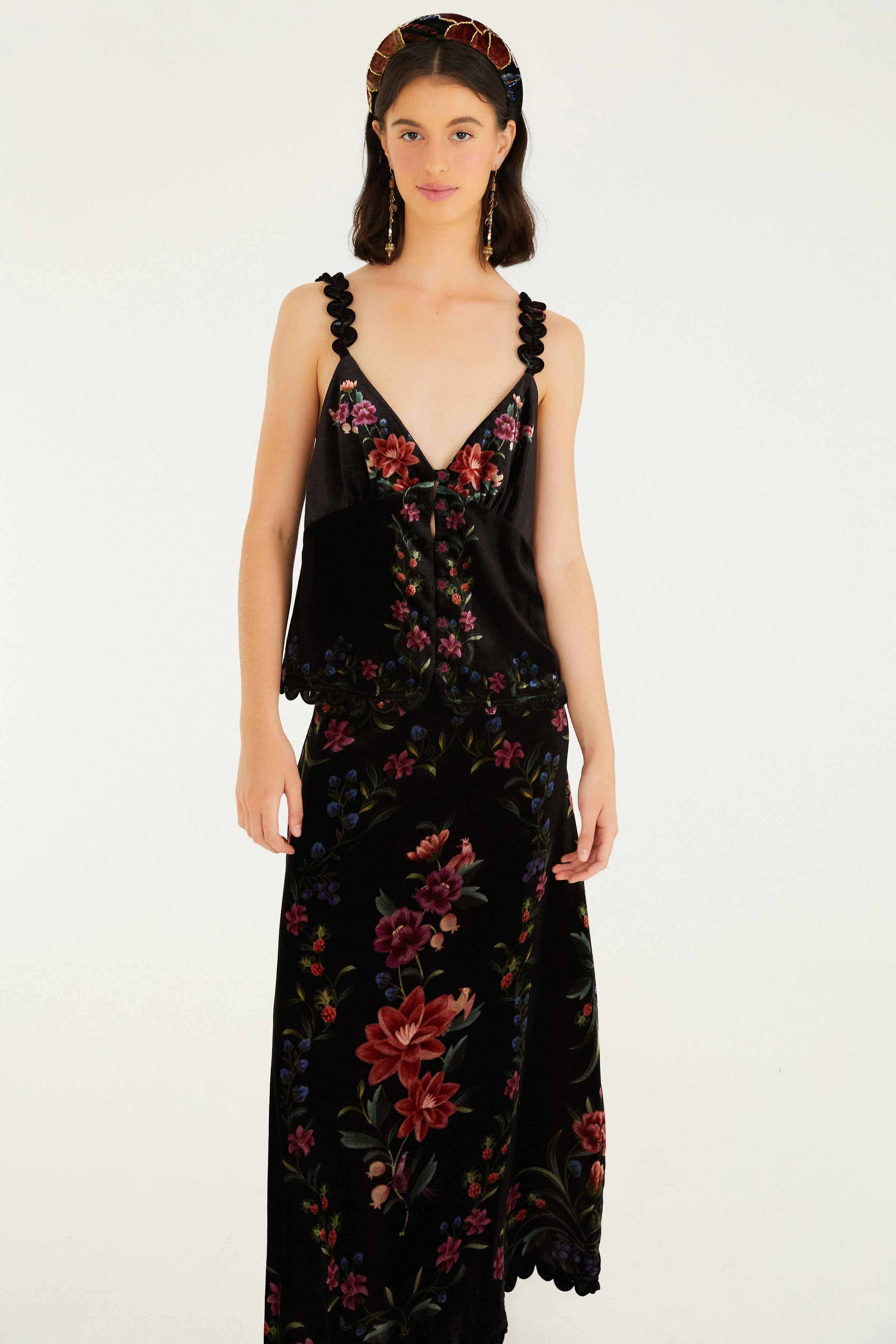 Black Belle Garden Scallop Hem Midi Skirt Ventilated Slits Chic Tones