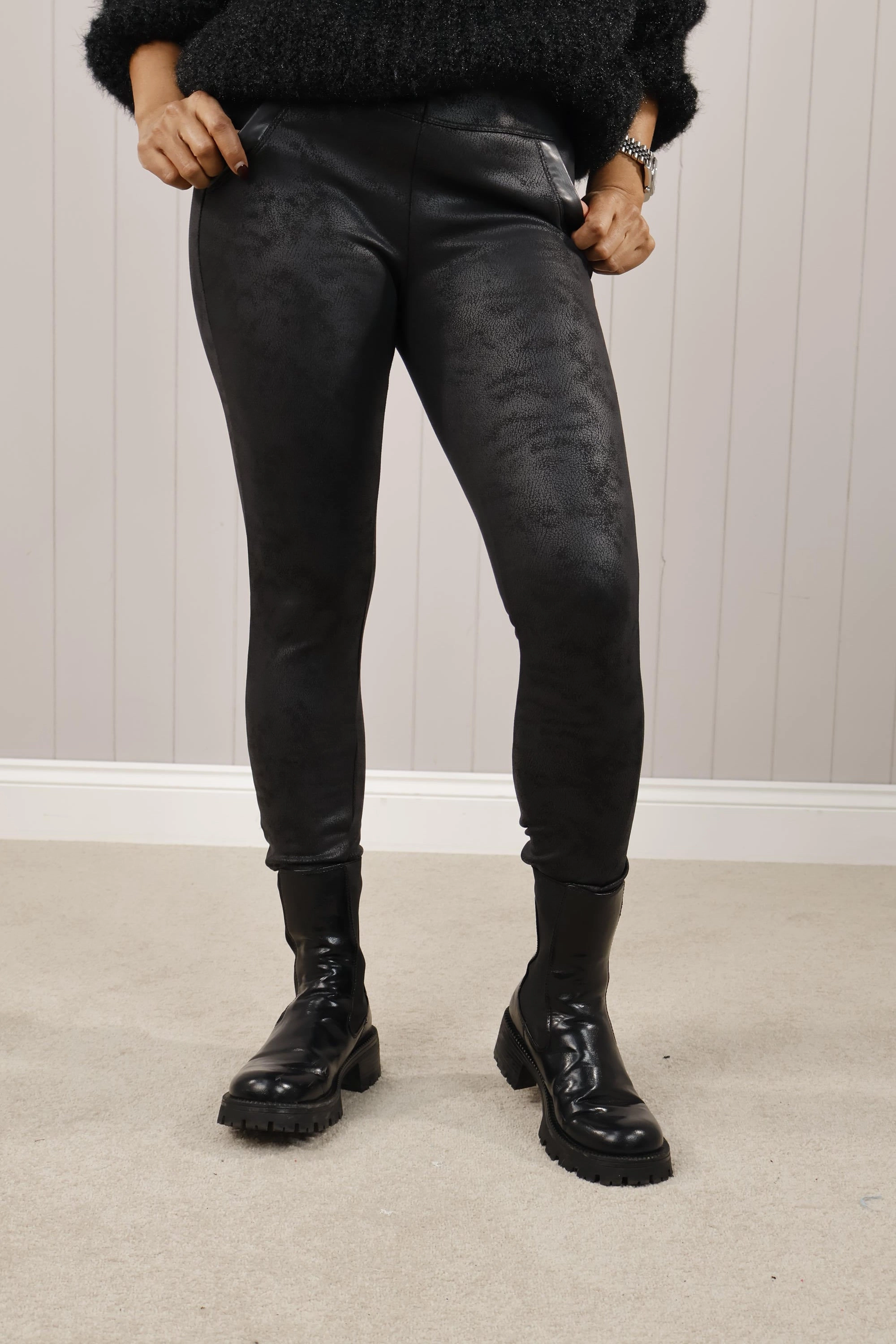 Black Selena Snakeprint Treggings Soft Structure hypoallergenic material
