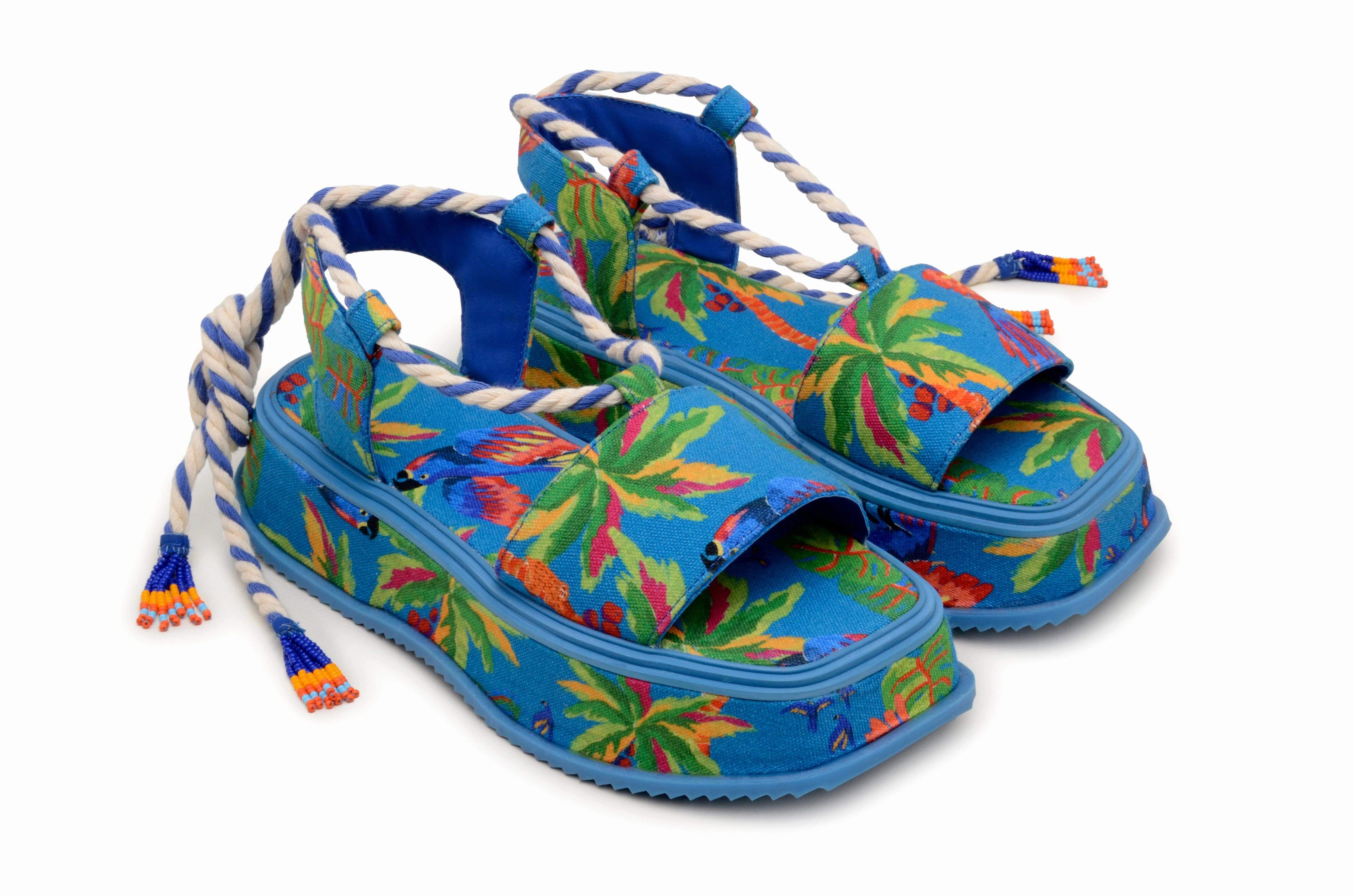 Ventilated Design Step Stable Blue Macaw Flatform Sandal
