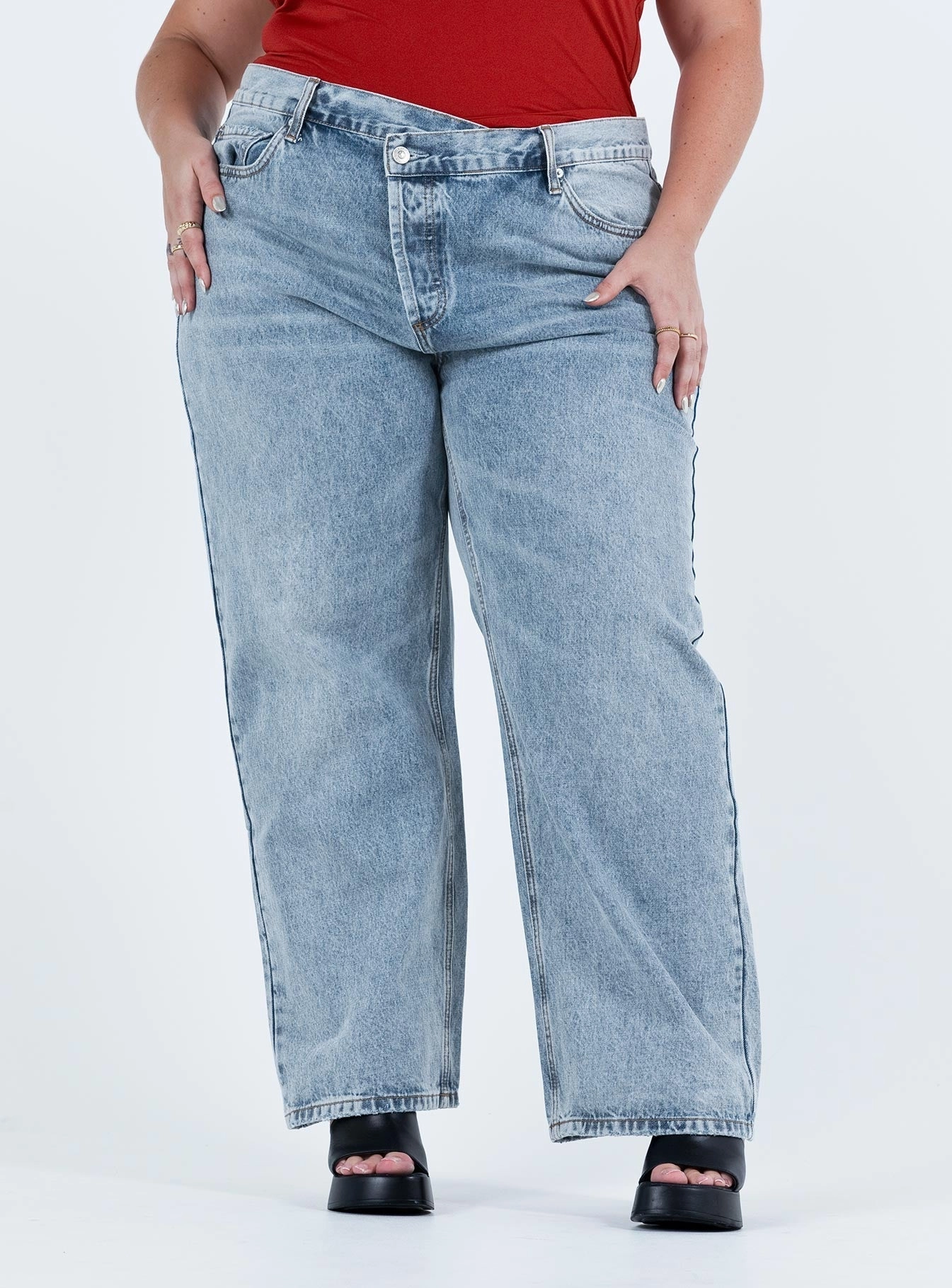 Holly Asymmetric Straight Leg Jean Light Wash Denim Curve Fashion Uniform standard fit