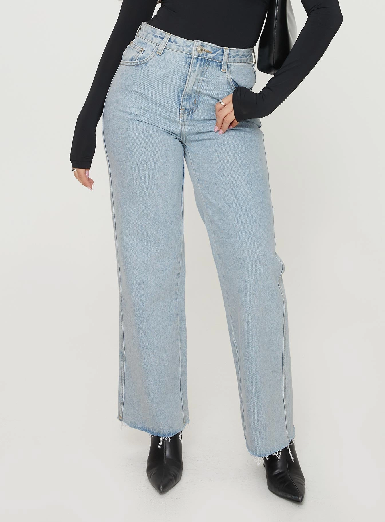Arlington Straight Leg Denim Jeans Light Wash Petite Comfort Wear