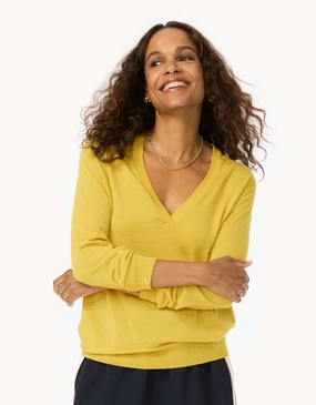 Unsubscribed Whisper-Weight Cashmere V-Neck Sweater Sleek Stretch Fit Waffle Knit