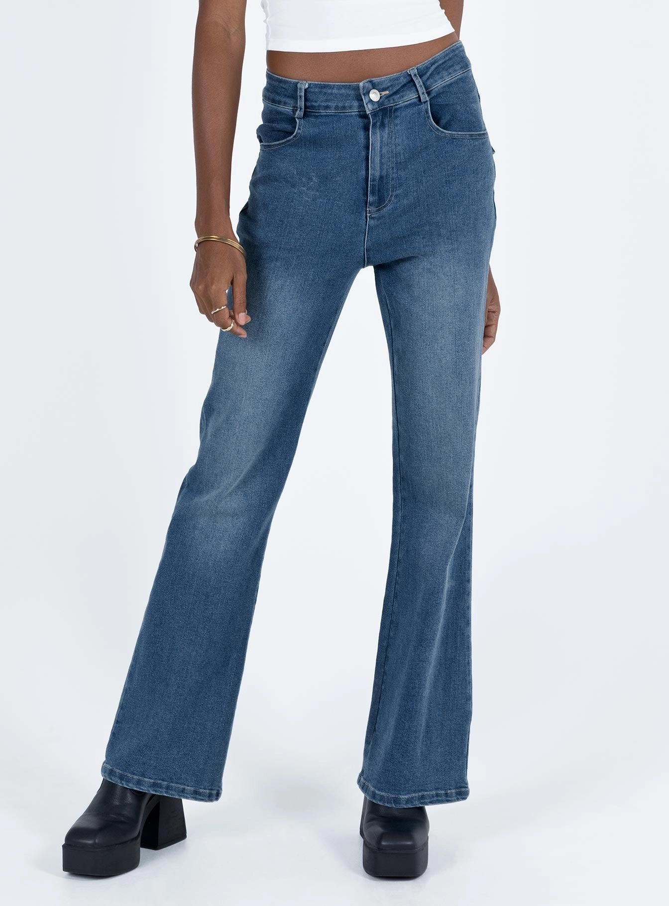 Carvalho Flare Jeans Mid Wash Denim Clean Fashion Casual Friday Picnic Style Nature Lover