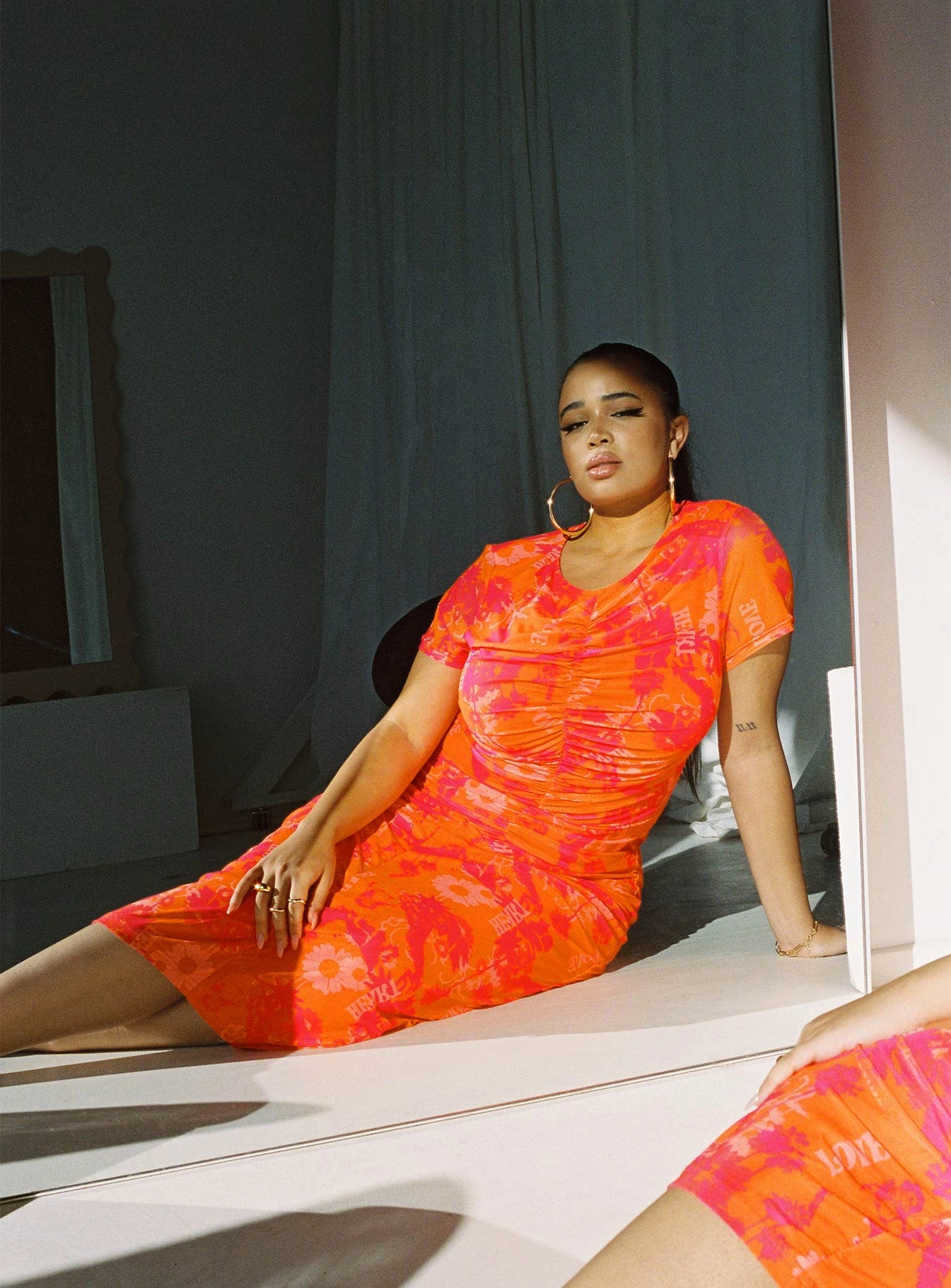 Stella Midi Dress Orange Multi Curve Dreamy Presence