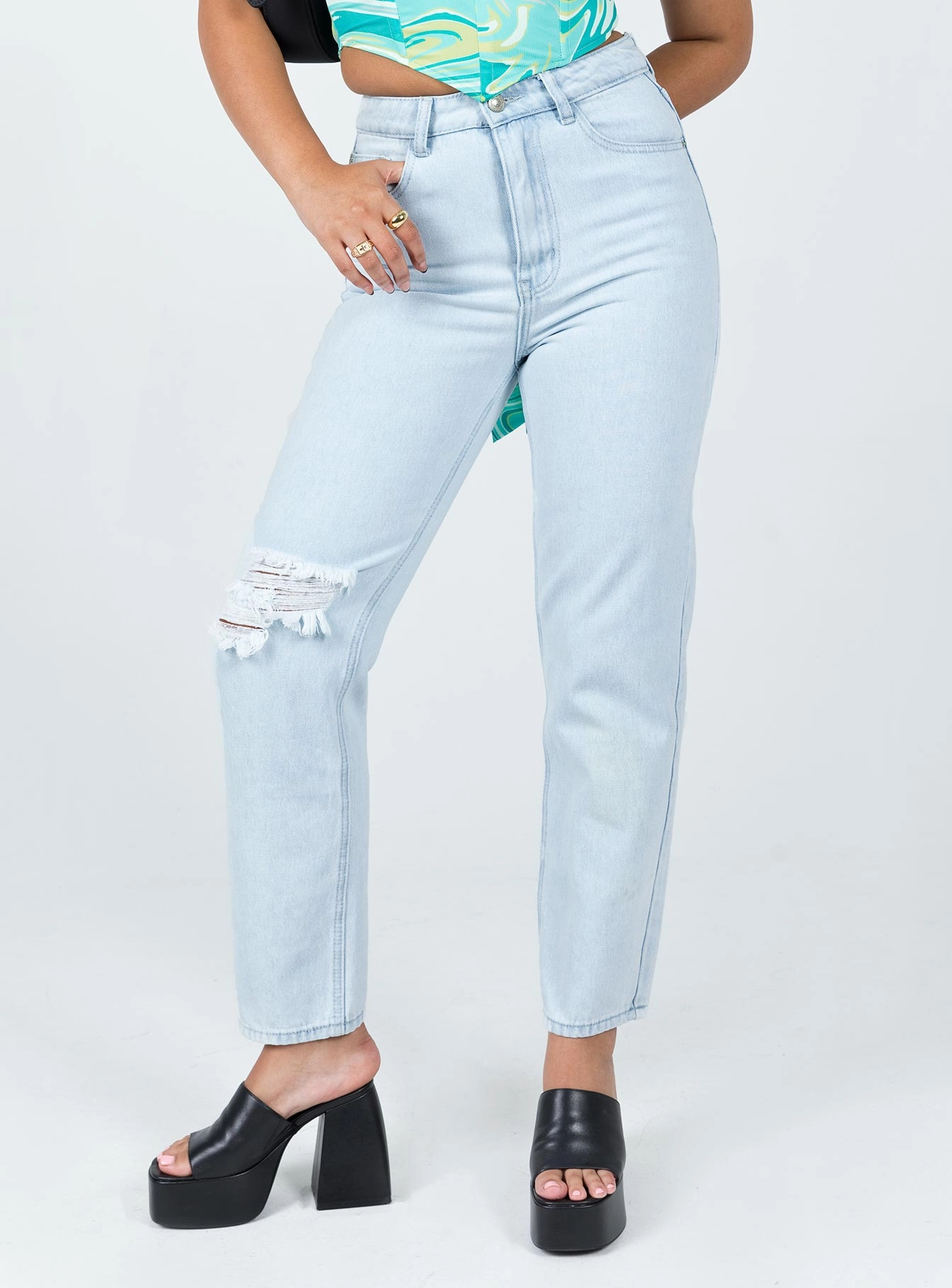 Cedar Straight Leg Denim Jeans Unisex Outfit Minimal Fading