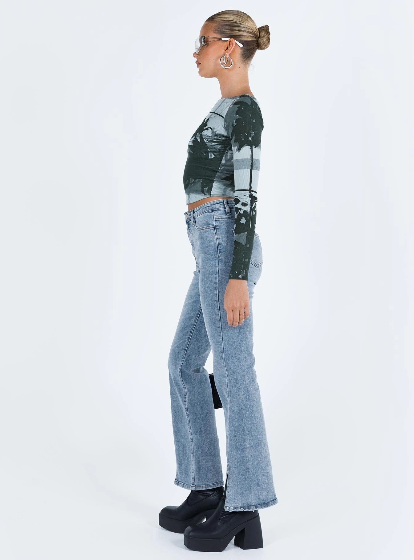Keels Flare Denim Jeans Clean Base Everyday Confidence