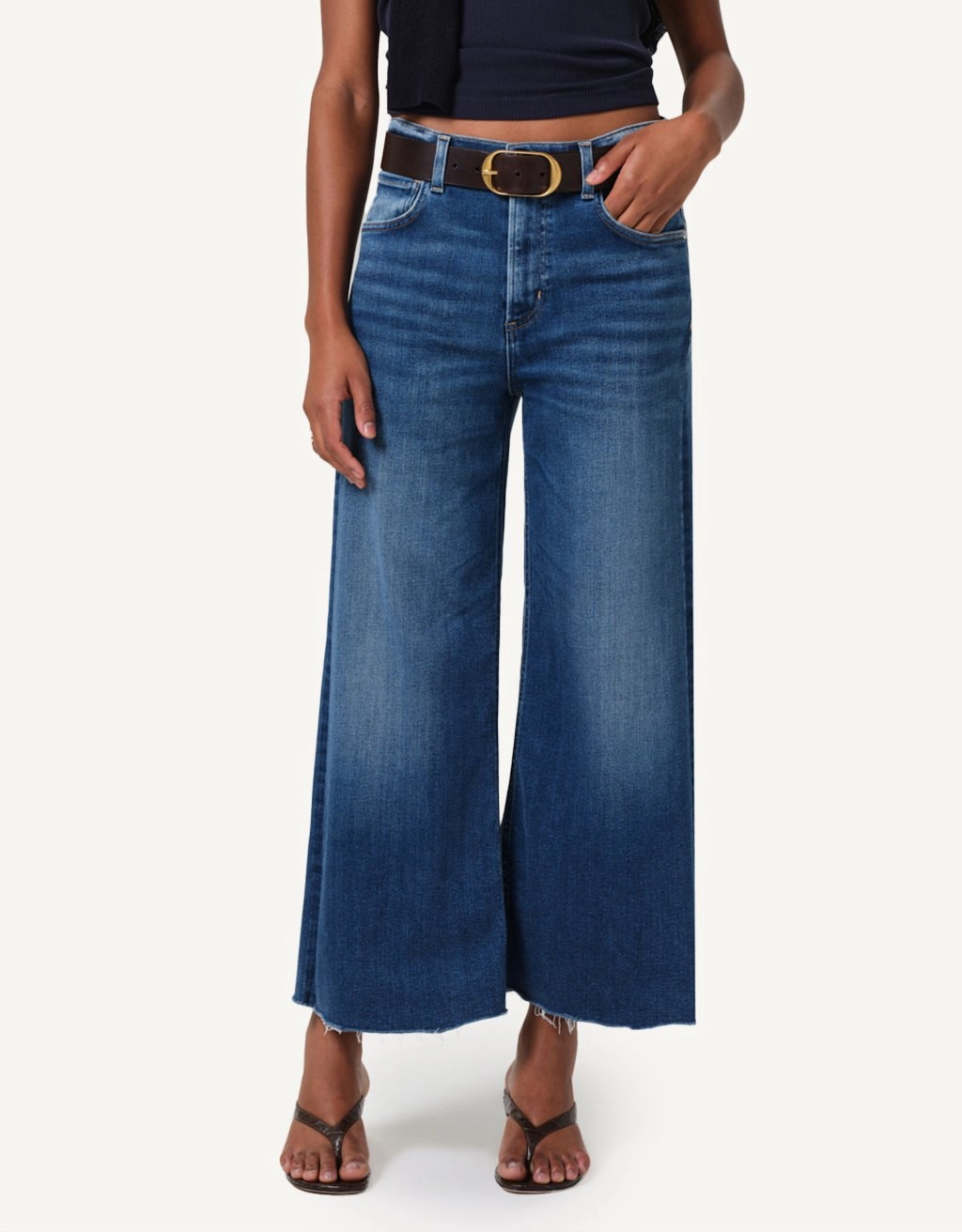 Minimalist Traveler Gear Bold Look Citizens of Humanity Lyra Wide Leg Crop Jean