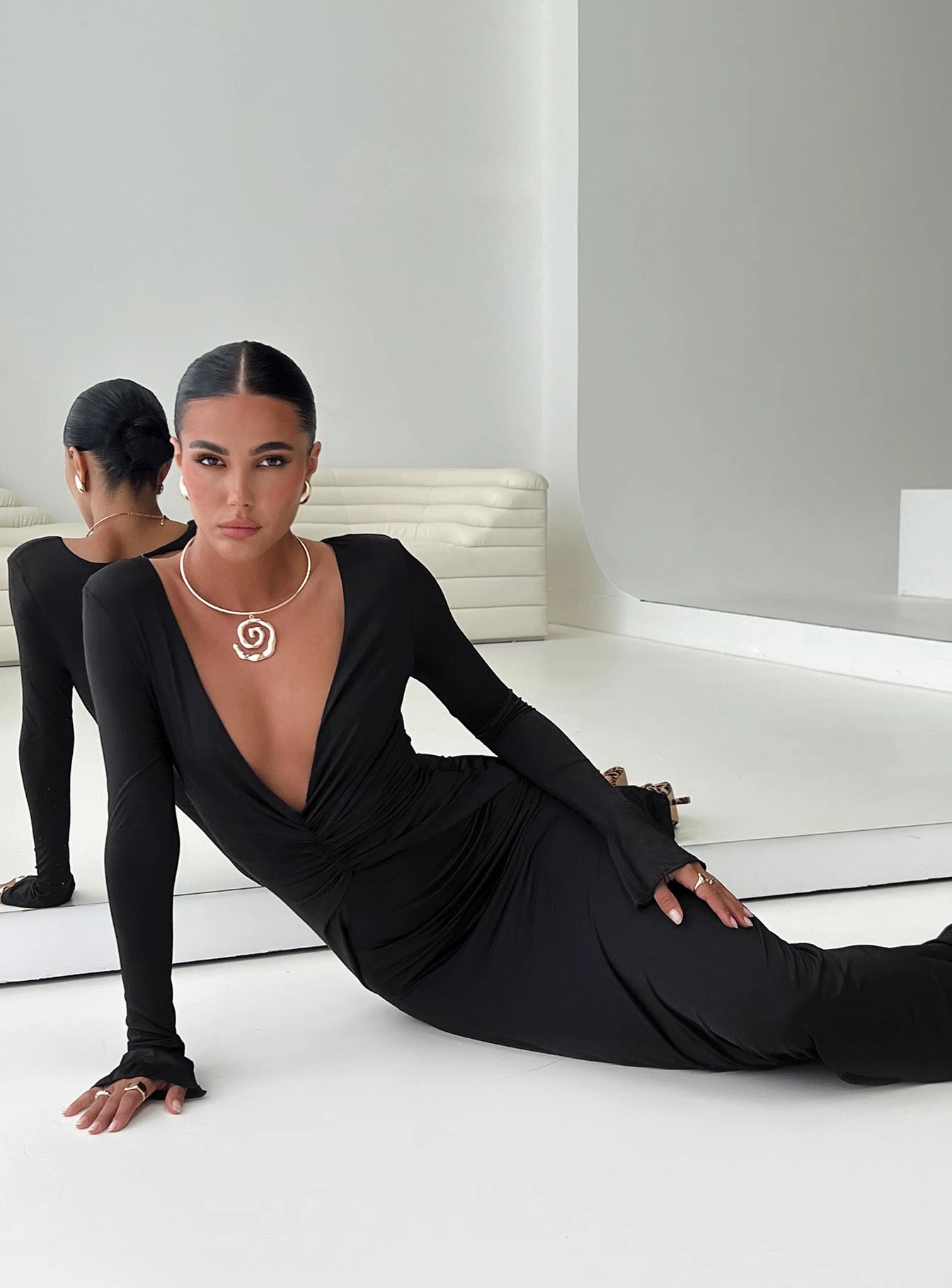 Linen Vibe Timeless Cut Lezure Plunge Long Sleeve Maxi Dress Black