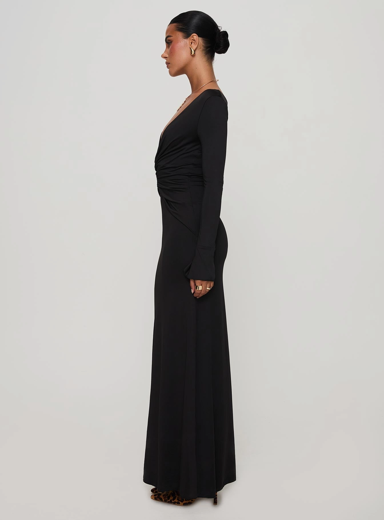 Casual maxi dress Cool Fabric Lezure Plunge Long Sleeve Maxi Dress Black