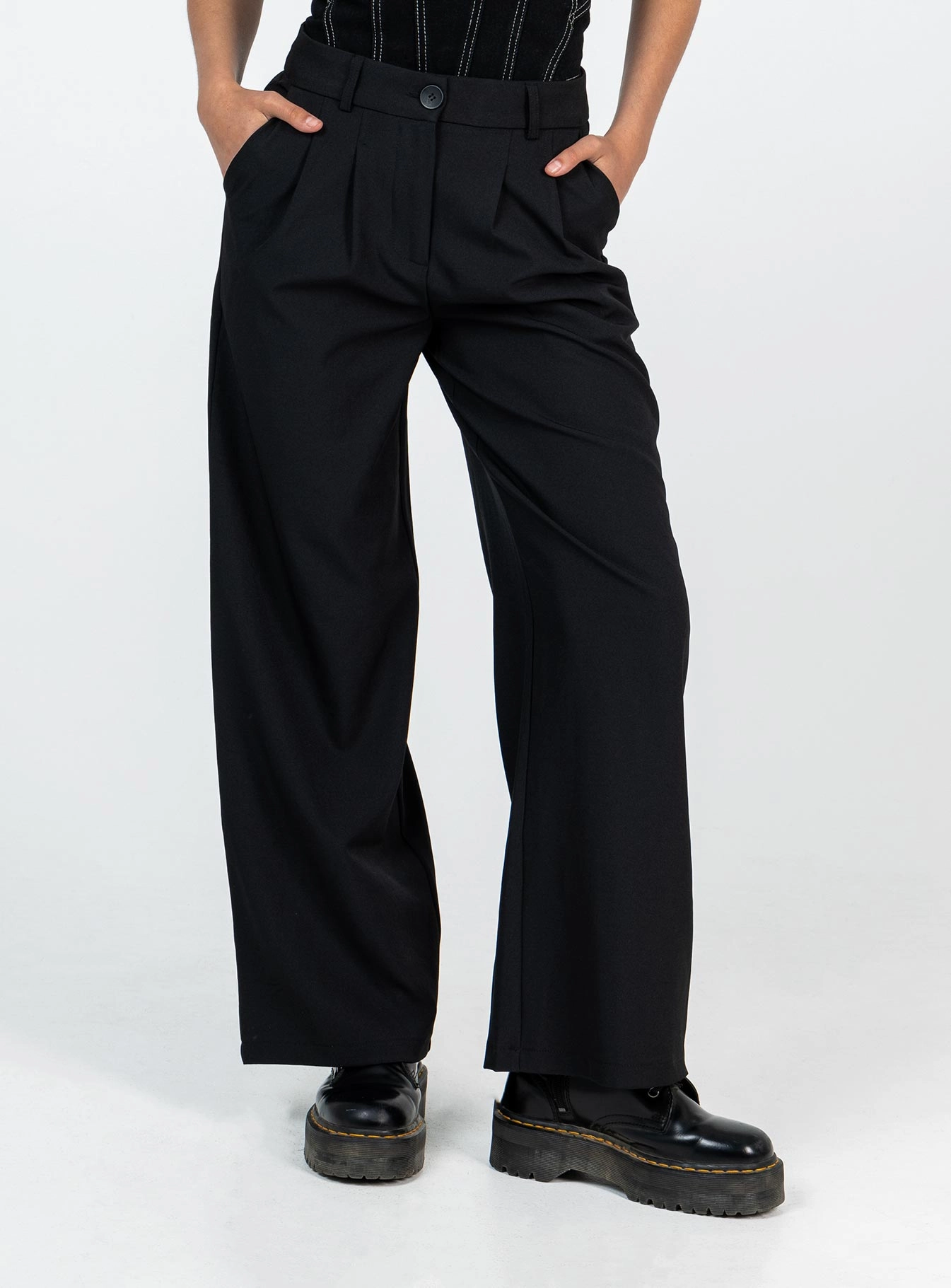 Archer Pants Black Petite Denim finish