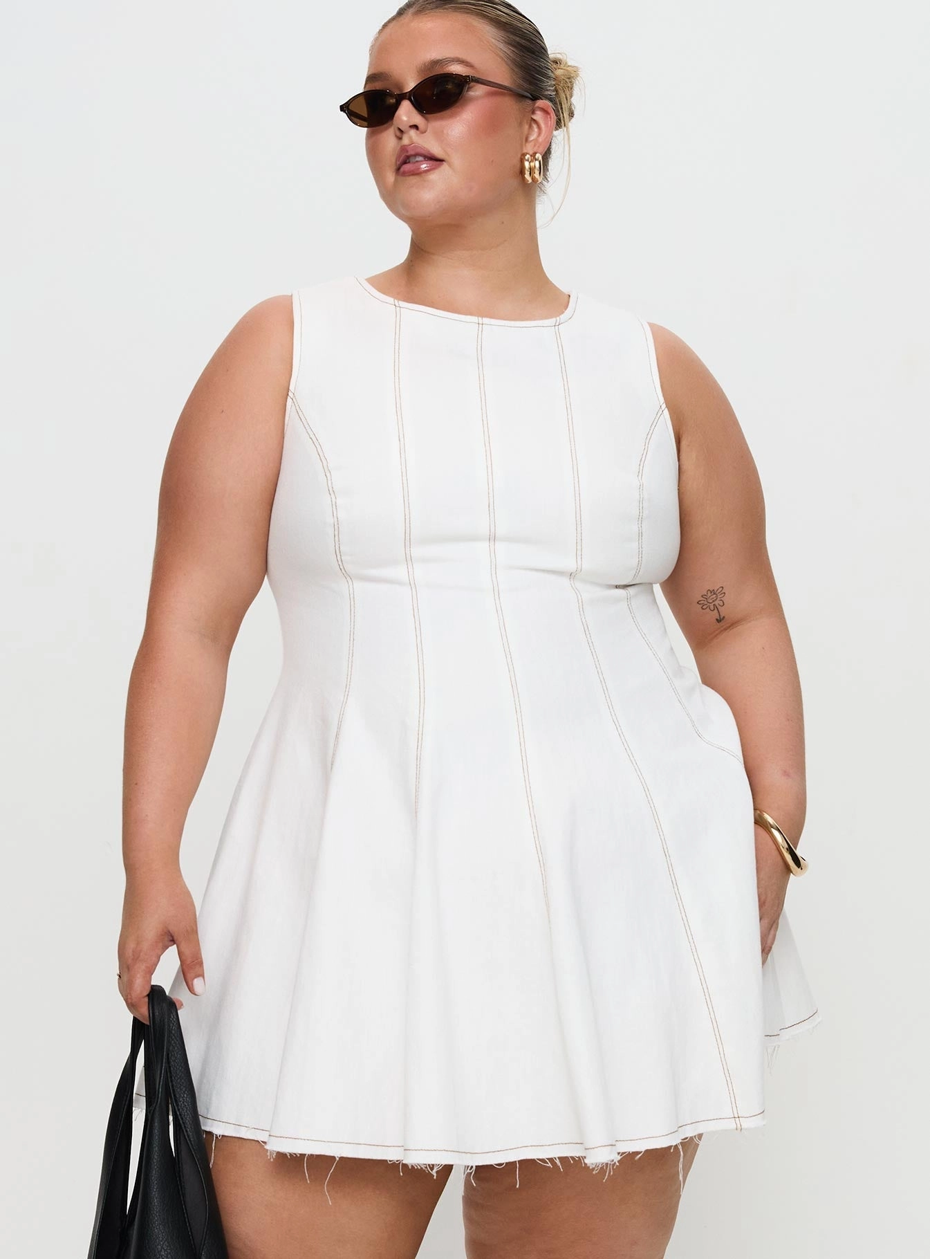 Composure Pleat Mini Dress White Curve Magnetic-Closure Layered Movement