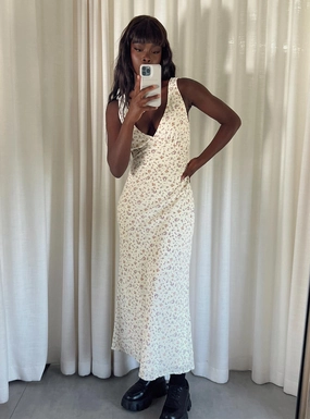 Nellie Maxi Dress Cream Playful touch Pose Glow