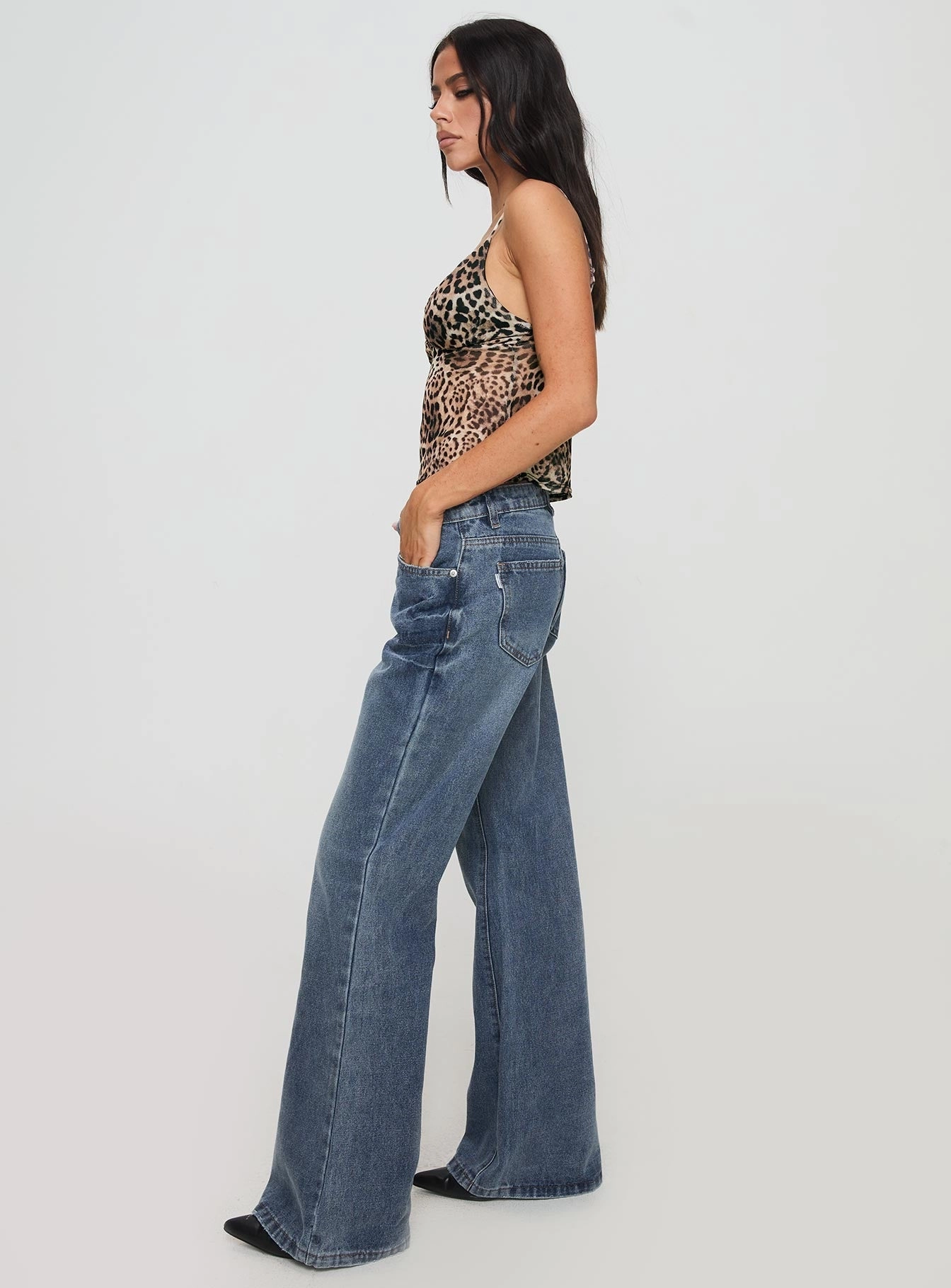 Brunch Outfit Vintage Lover Formal Spring Mood Elegant City Walk Joner Low Rise Flare Jeans Light Blue Wash