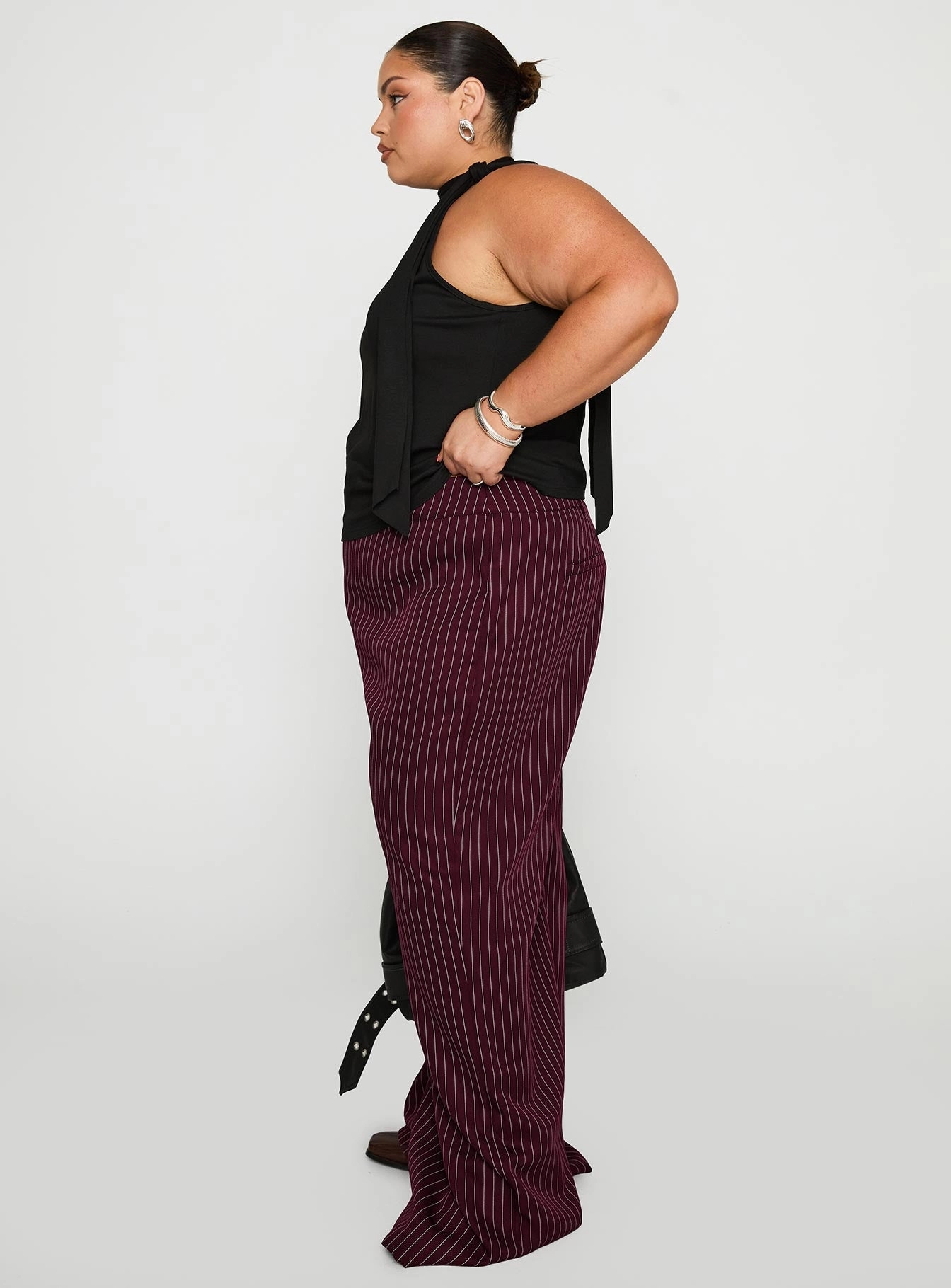 Loose cut Lorenne Mid Rise Pant Burgundy Pinstripe Curve