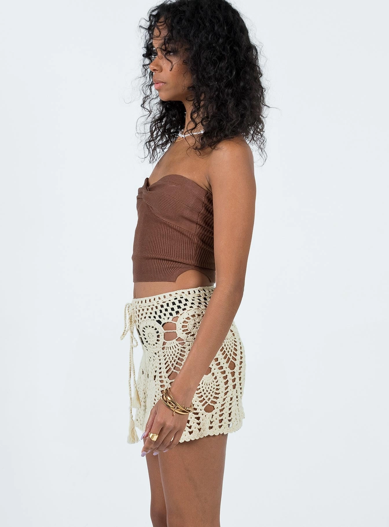Simple looks Classic Fit Blooming Crochet Mini Skirt Beige