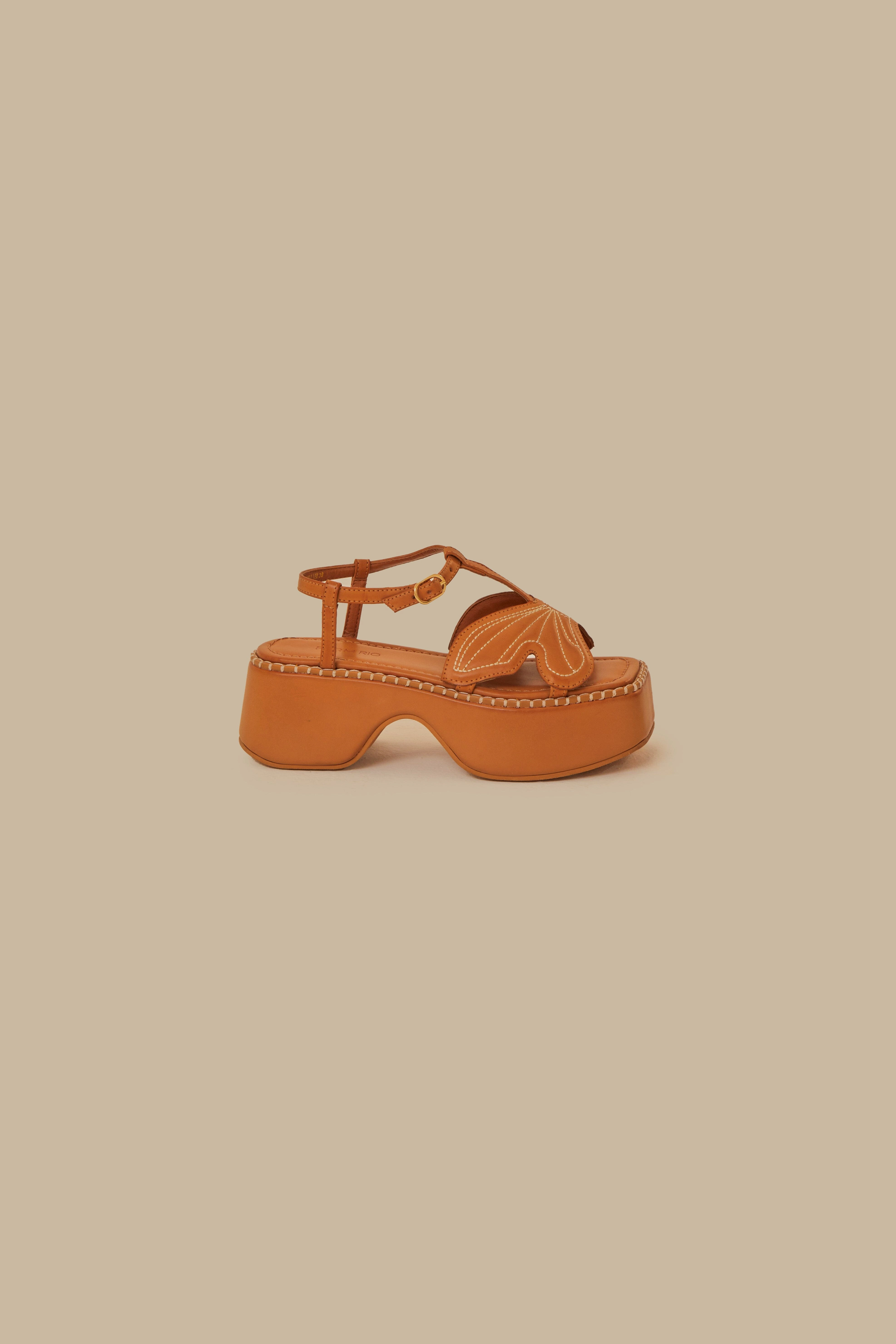 Caramel Butterfly Flatform Sandal Weekend Walk Open Sides