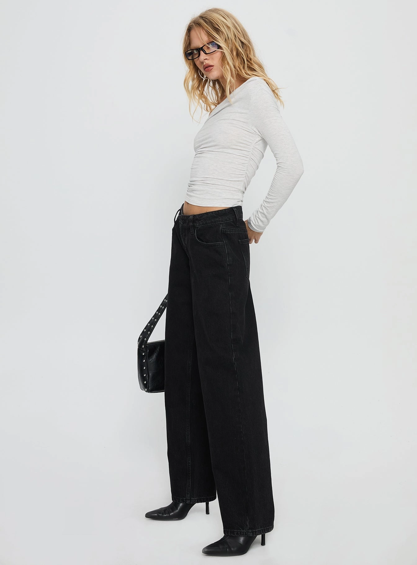 Evening Stroll Stretch Breathable Lifestyle Fit Ellanor Low Rise Straight Leg Jeans Washed Black Petite