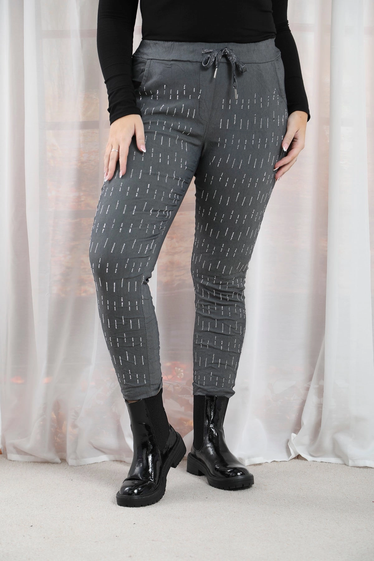 Relaxed Wear Embellished Magic Pants Grey