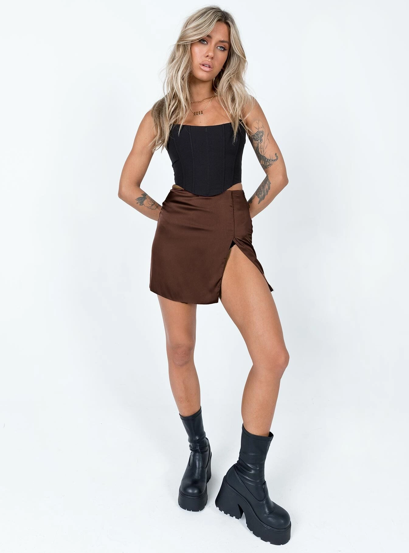 The Smith Mini Skirt Brown Weekend Vibes Trendy Outfit