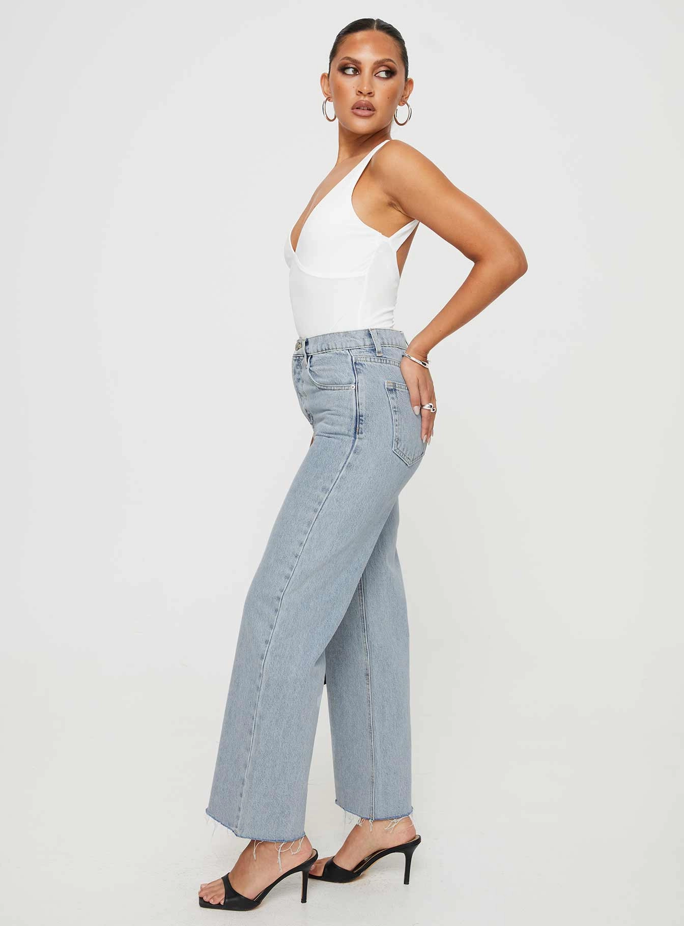 Traveler Gear Sustainable Athlete Fit Elegant Fawcett High Rise Straight Leg Jeans Light Blue Wash