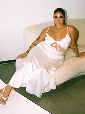 Roselle Maxi Dress White Curve Satin Glow Photo Glow