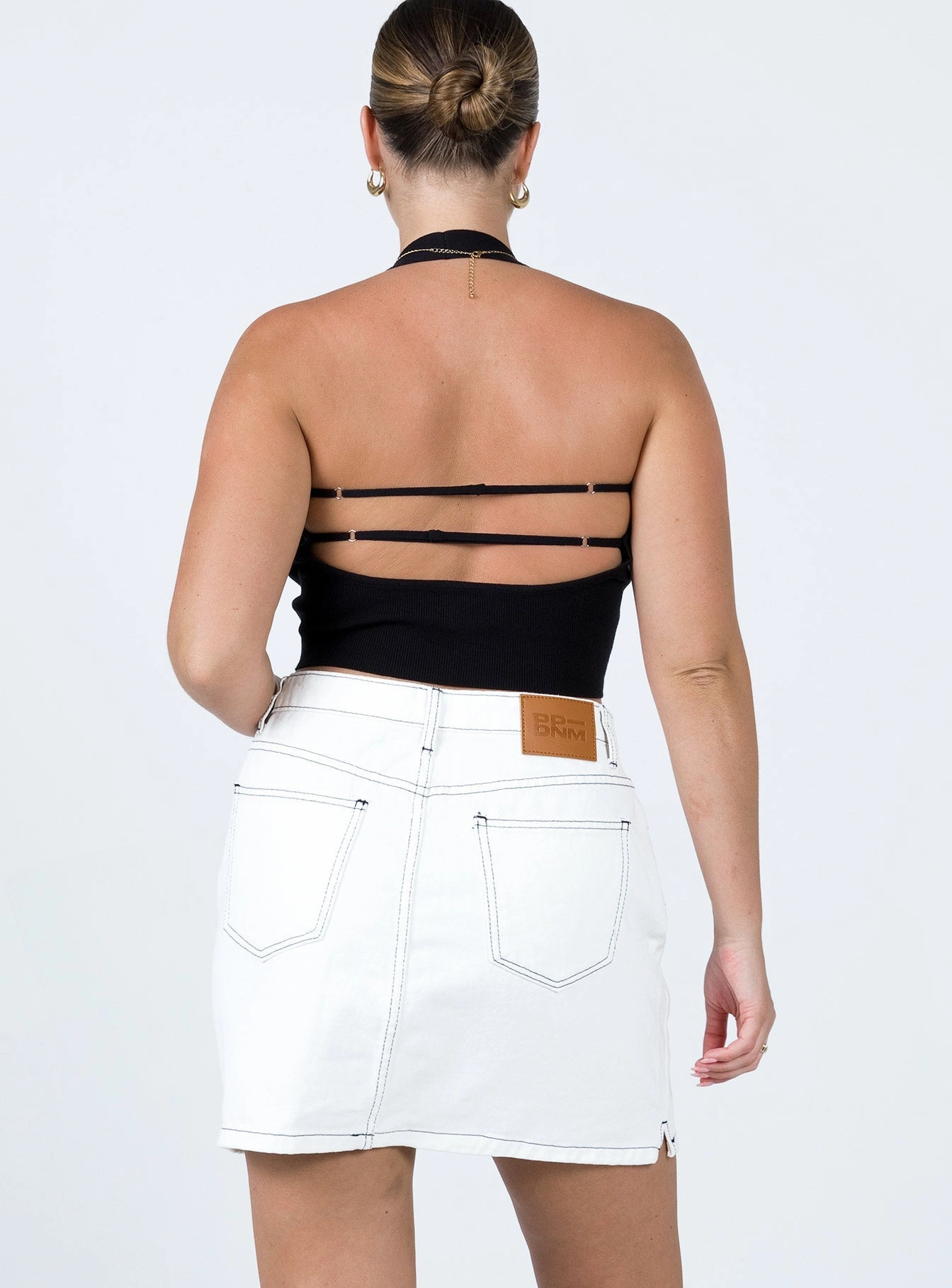 Aswan Constrast Stitch Mini Skirt White Simple Flow Contemporary Mood
