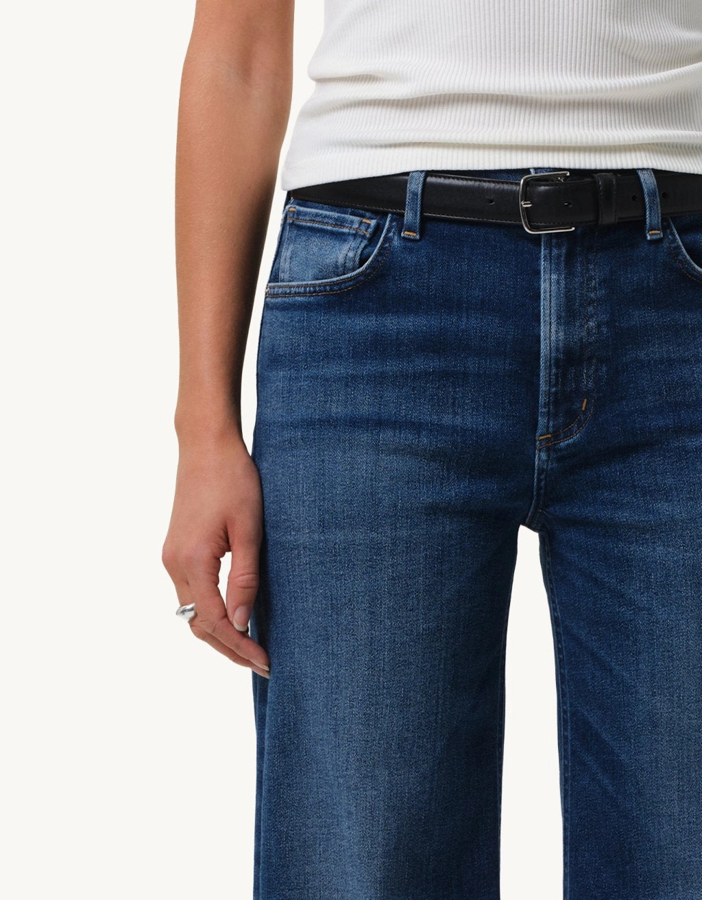 Curved Seam Construction Citizens of Humanity Lyra Crop Jean