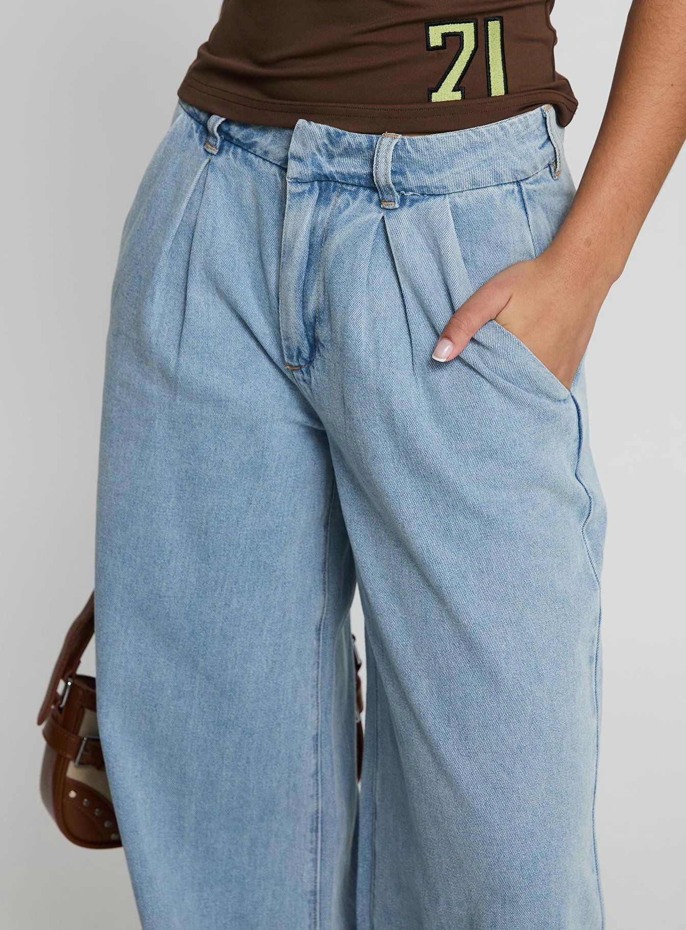 Siloh Mid Rise Wide Leg Denim Jeans Light Blue Wash Casual Friday Picnic Style Nature Lover Loose Smooth Shopping Day