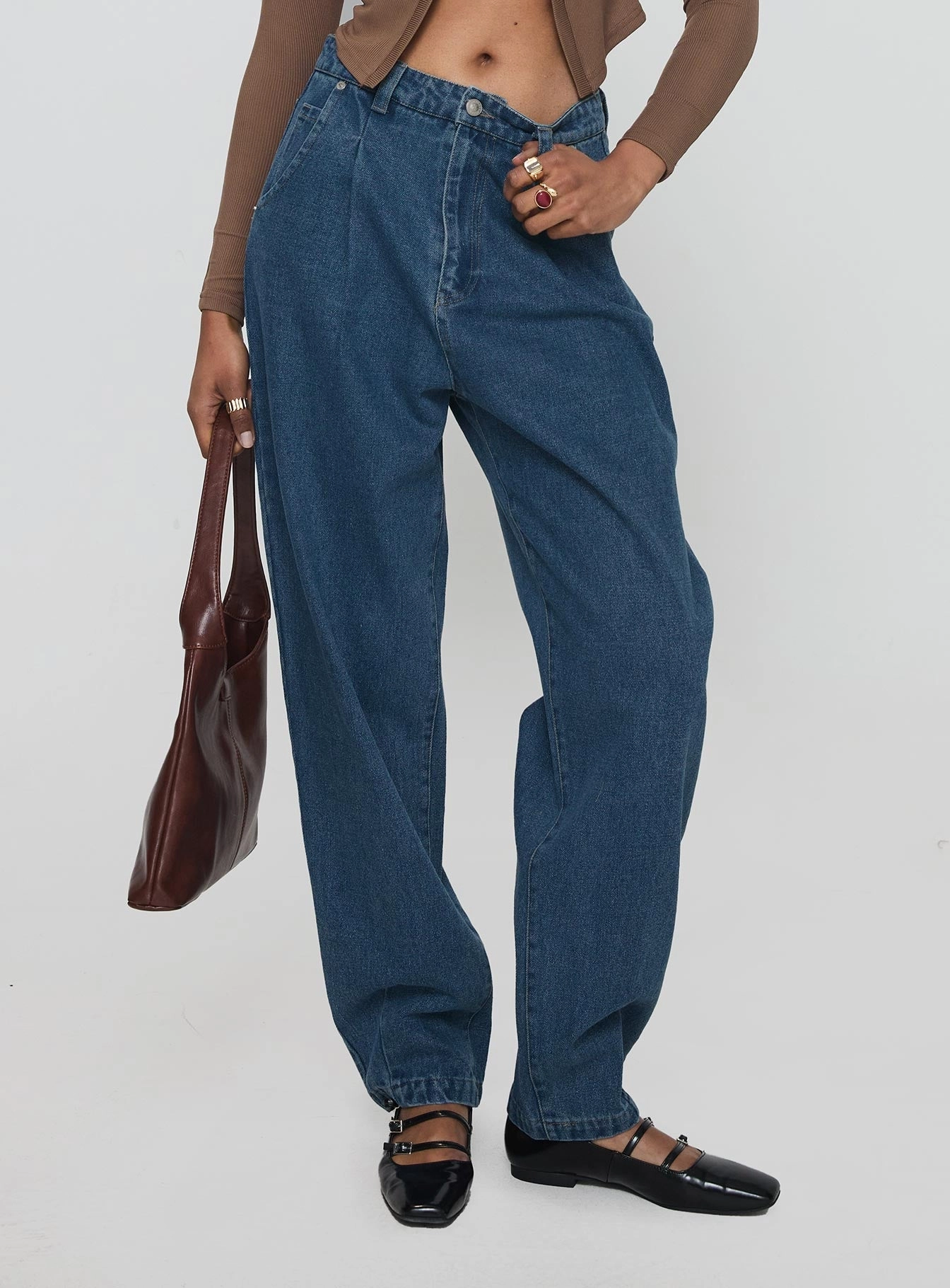 Base Fit Piece Forestier Mid Rise Barrel Leg Pin Tuck Jeans Mid Blue