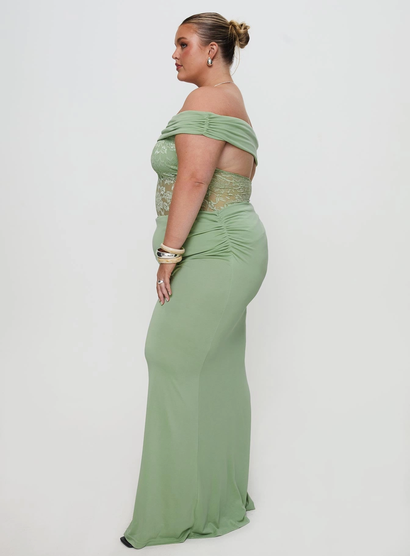 Classic Flow City-Style Gwendolen Off The Shoulder Maxi Dress Green Curve