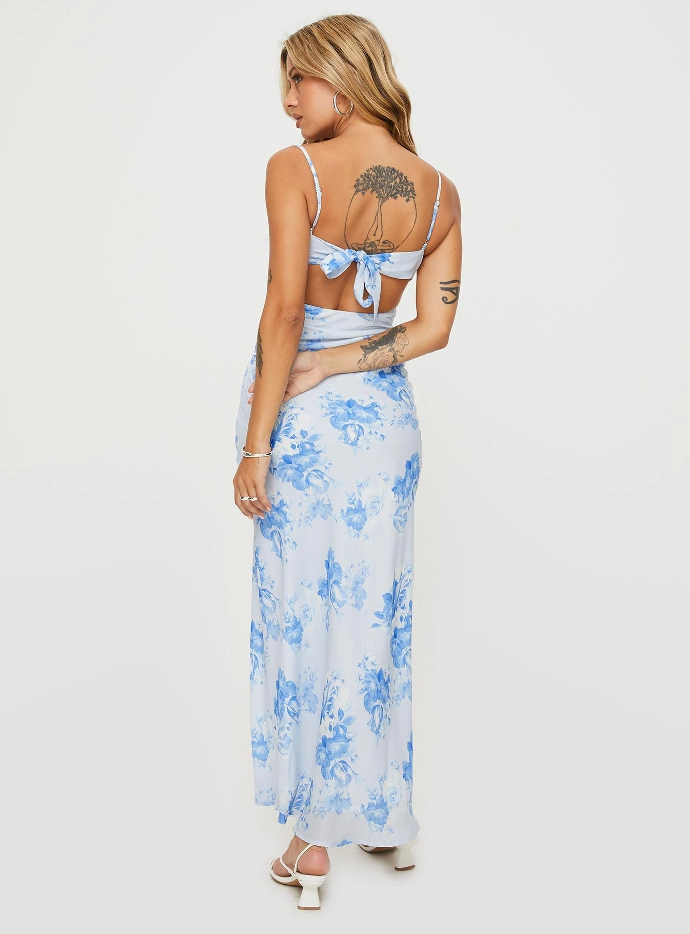 Hamri Maxi Dress White / Blue Floral Winter Layering