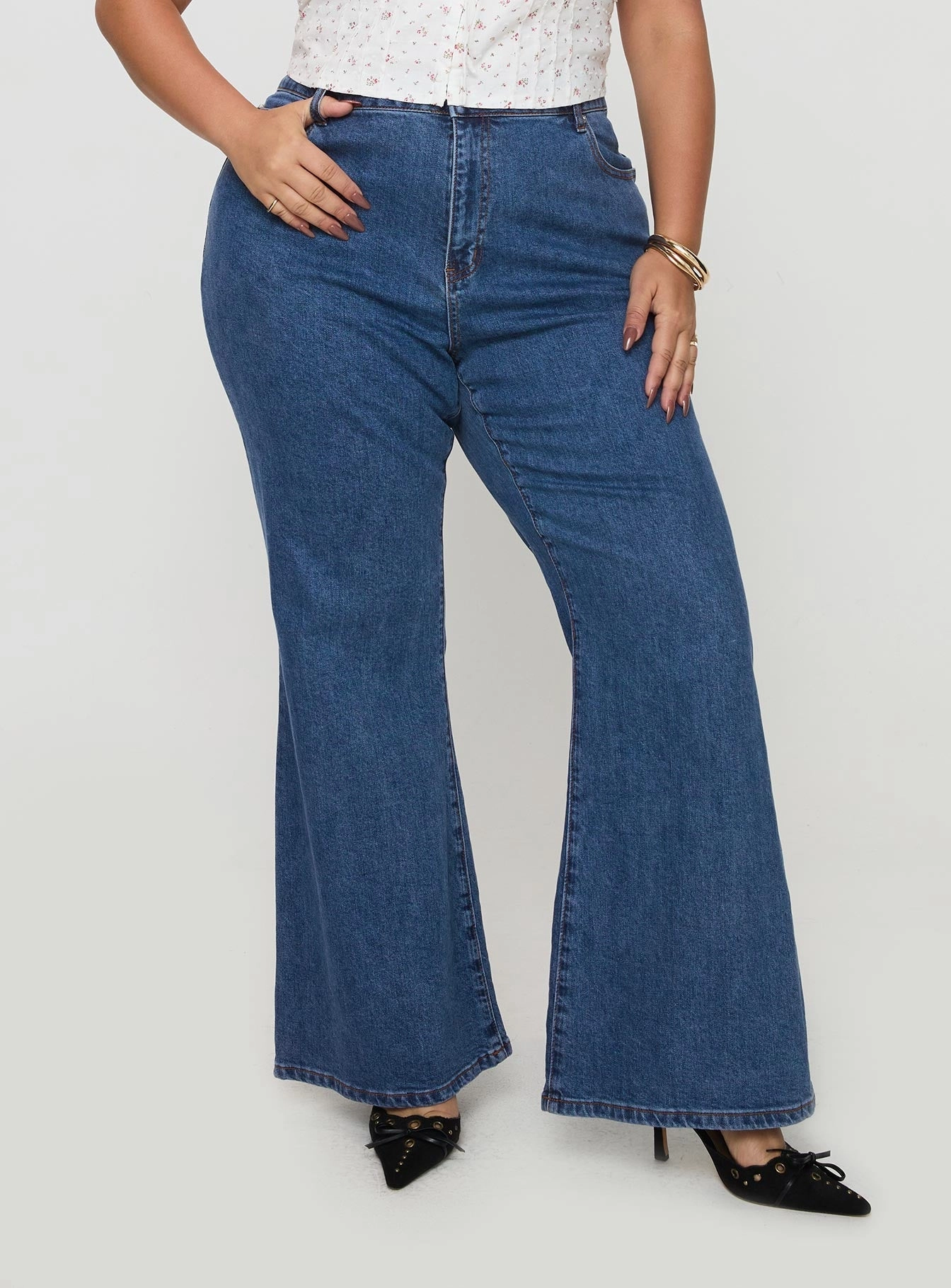 Timeless Fit Lucille High Rise Flared Jeans Mid Wash Curve
