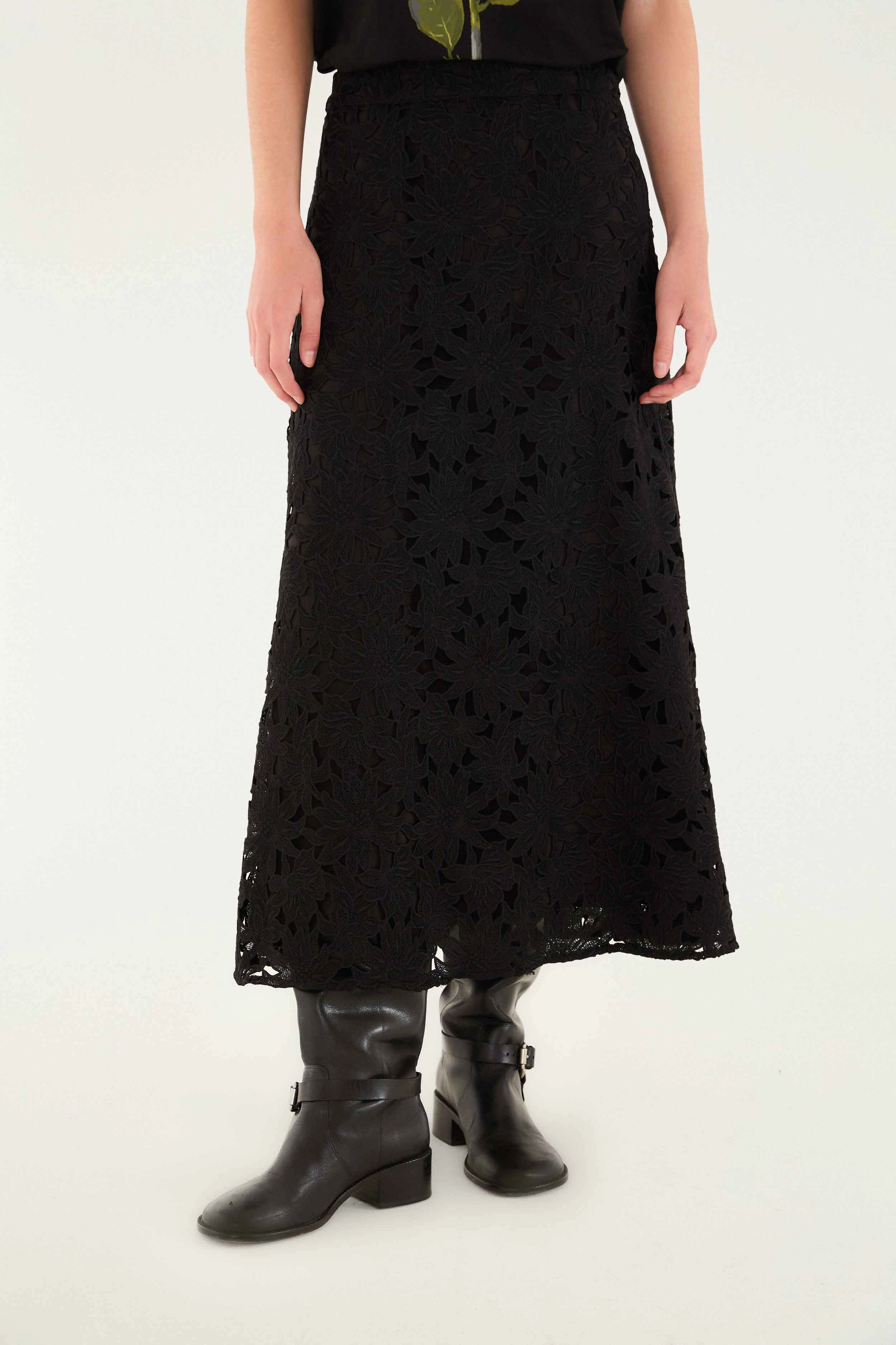 Day Wear Seamless Edging Black Flowered Lace Midi Skirt