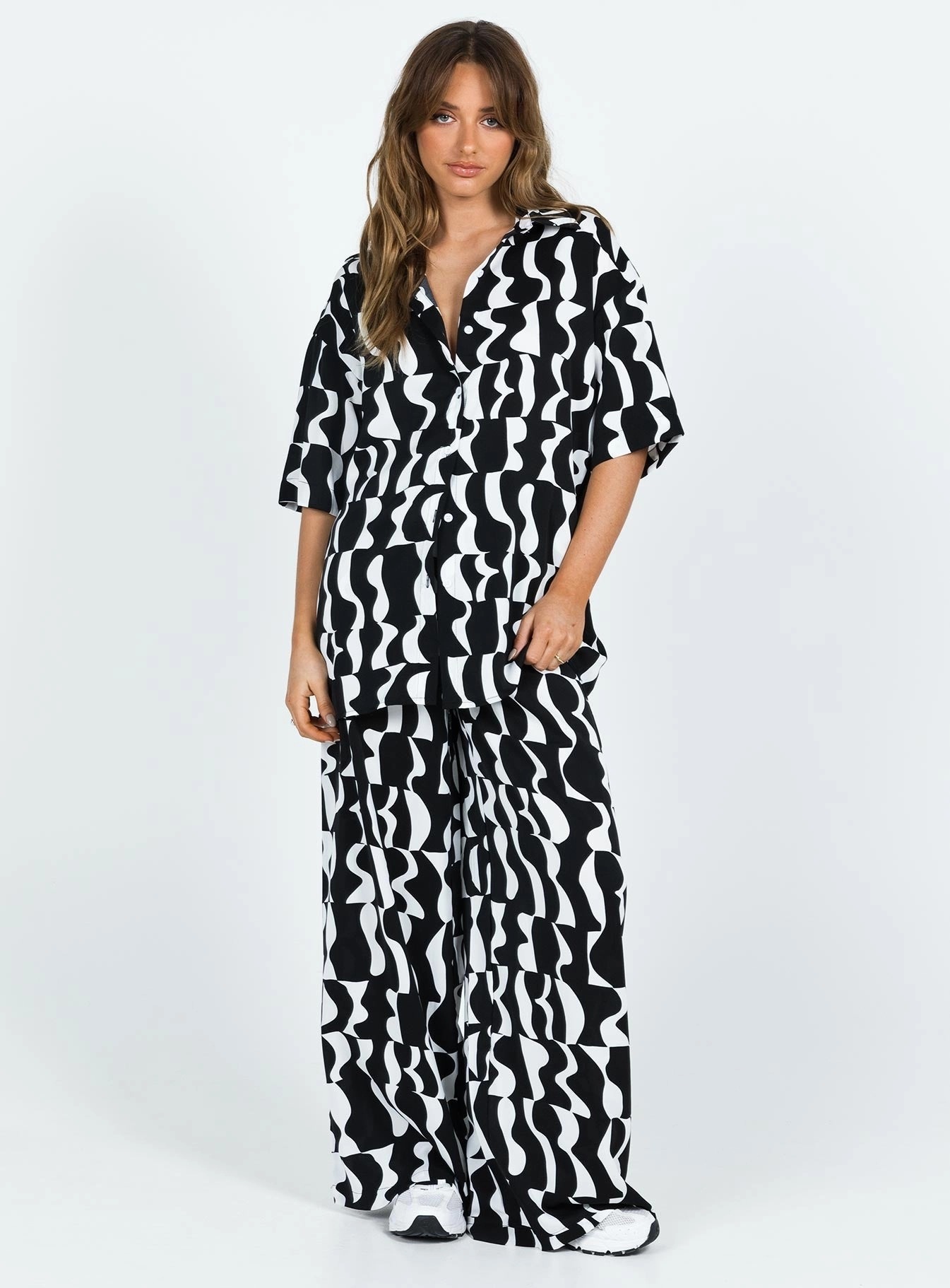 Hilola Set Black / White Fashion Forward