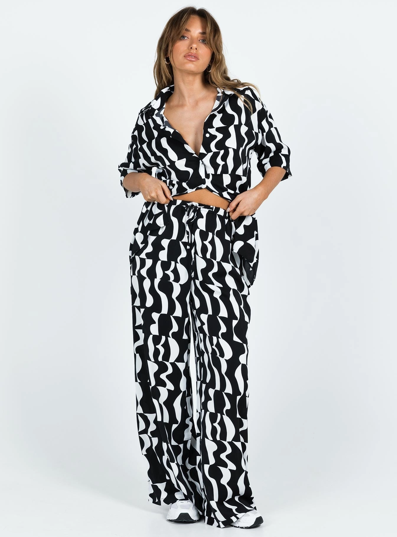 Customizable length Travel-Ready Hilola Set Black / White