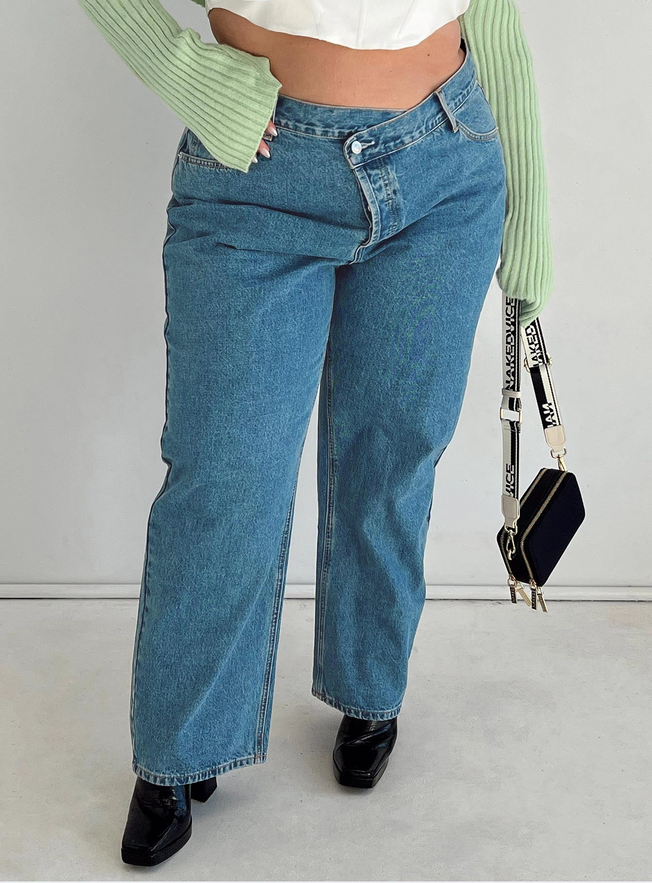 Artist Vibe Everyday Shopping Day Street Fashion Textured Holly Asymmetric Straight Leg Jean Mid Wash Denim Curve