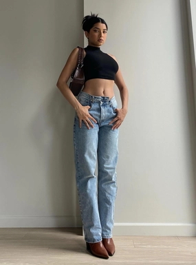 Daily Fit Holly Mid Rise Straight Leg Asymmetric Jean Light Wash Denim