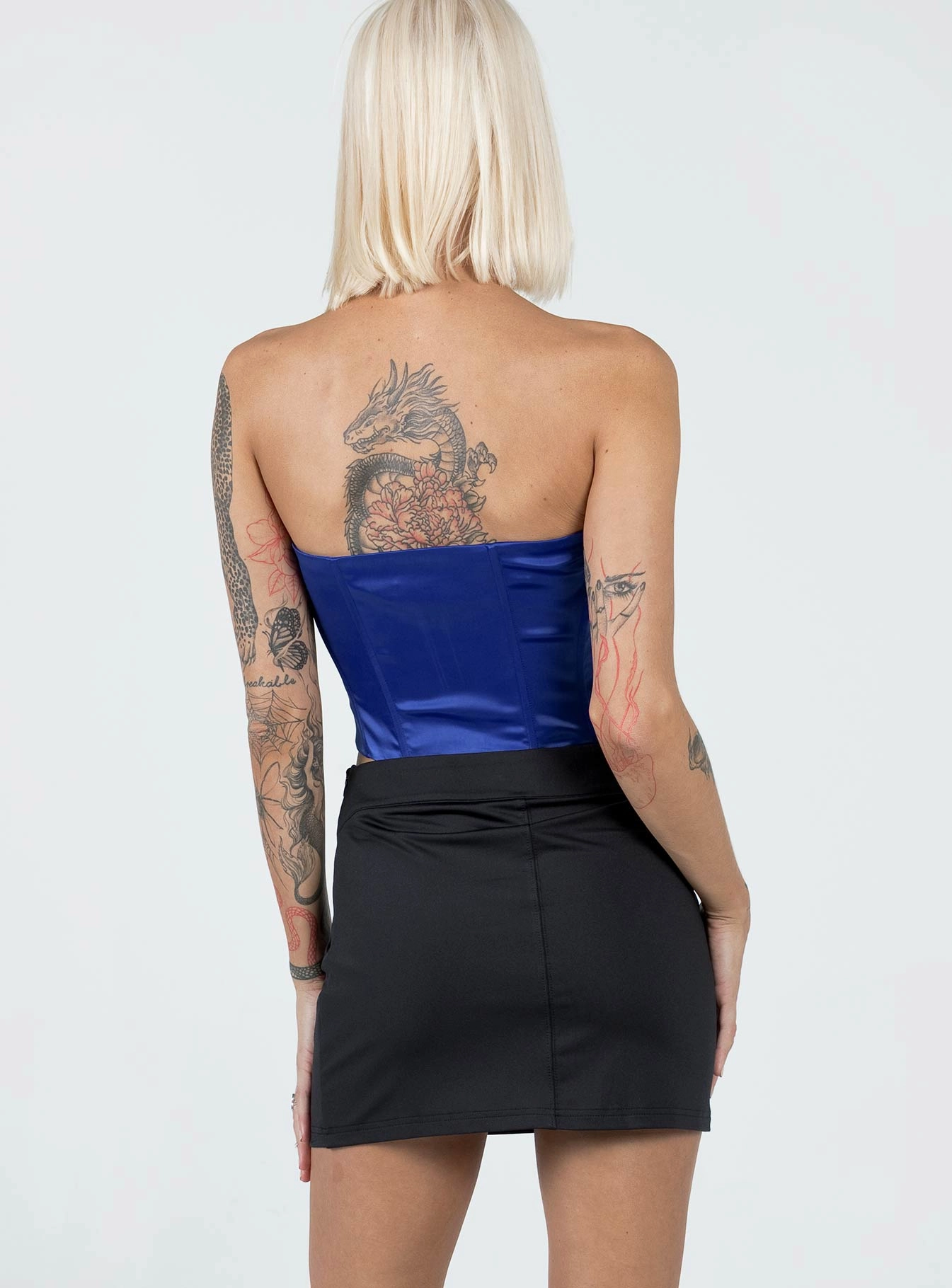 Outfit Shot Minimalist Style Ilina Mid Rise Mini Skirt Black